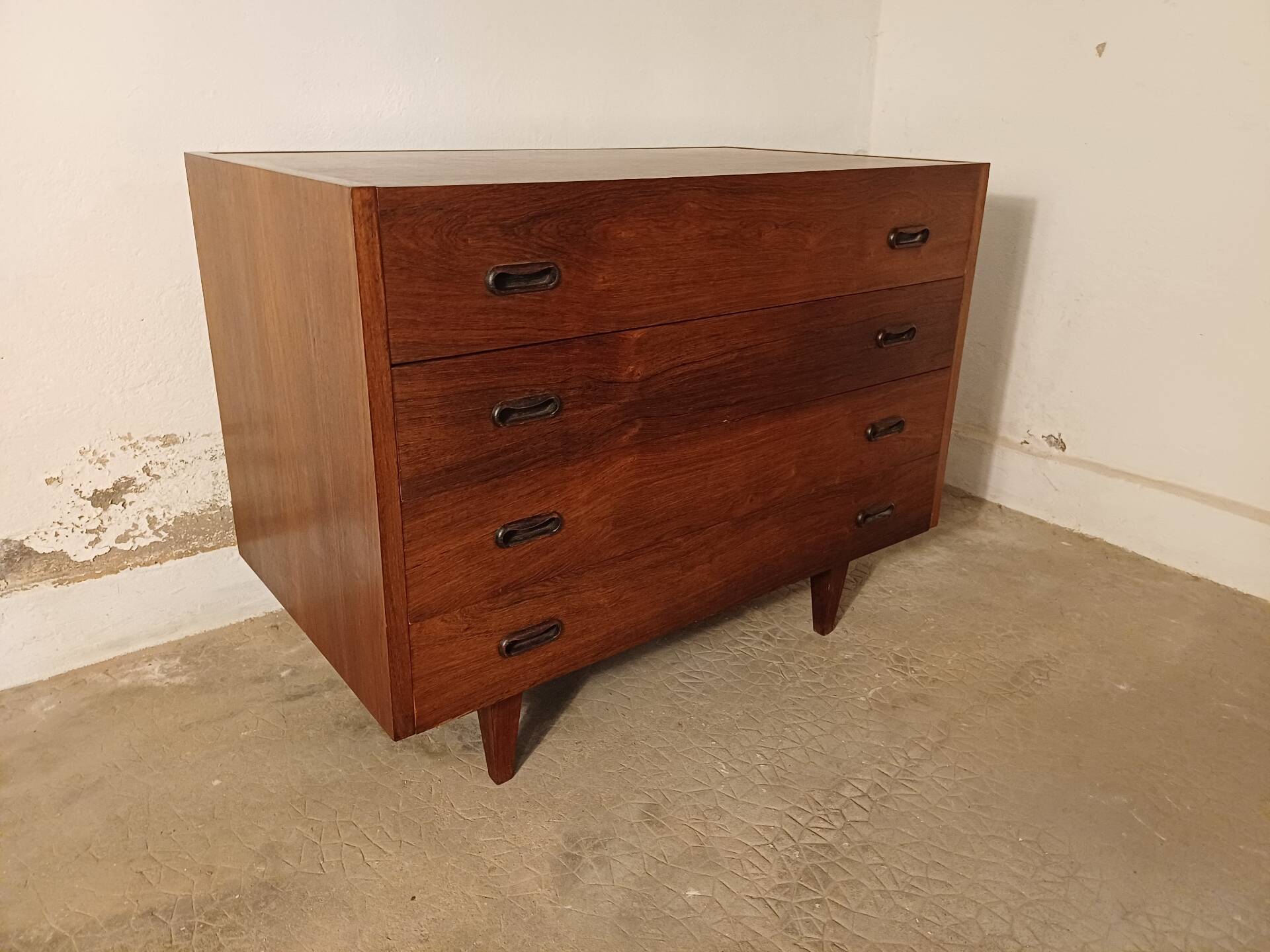 Scandinavian chest of drawers