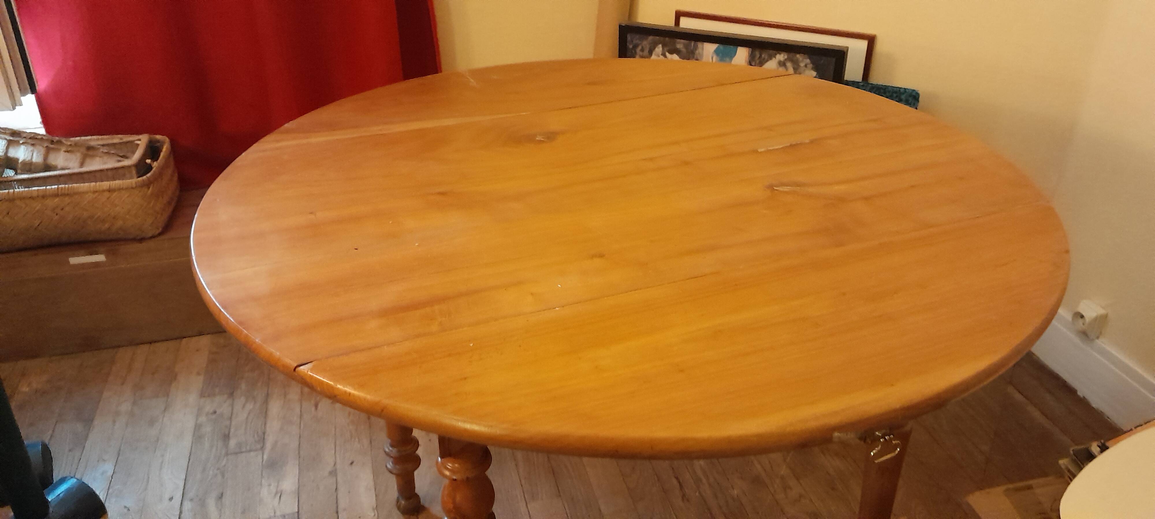Round table with 2 flaps, 1930s/1950s.
