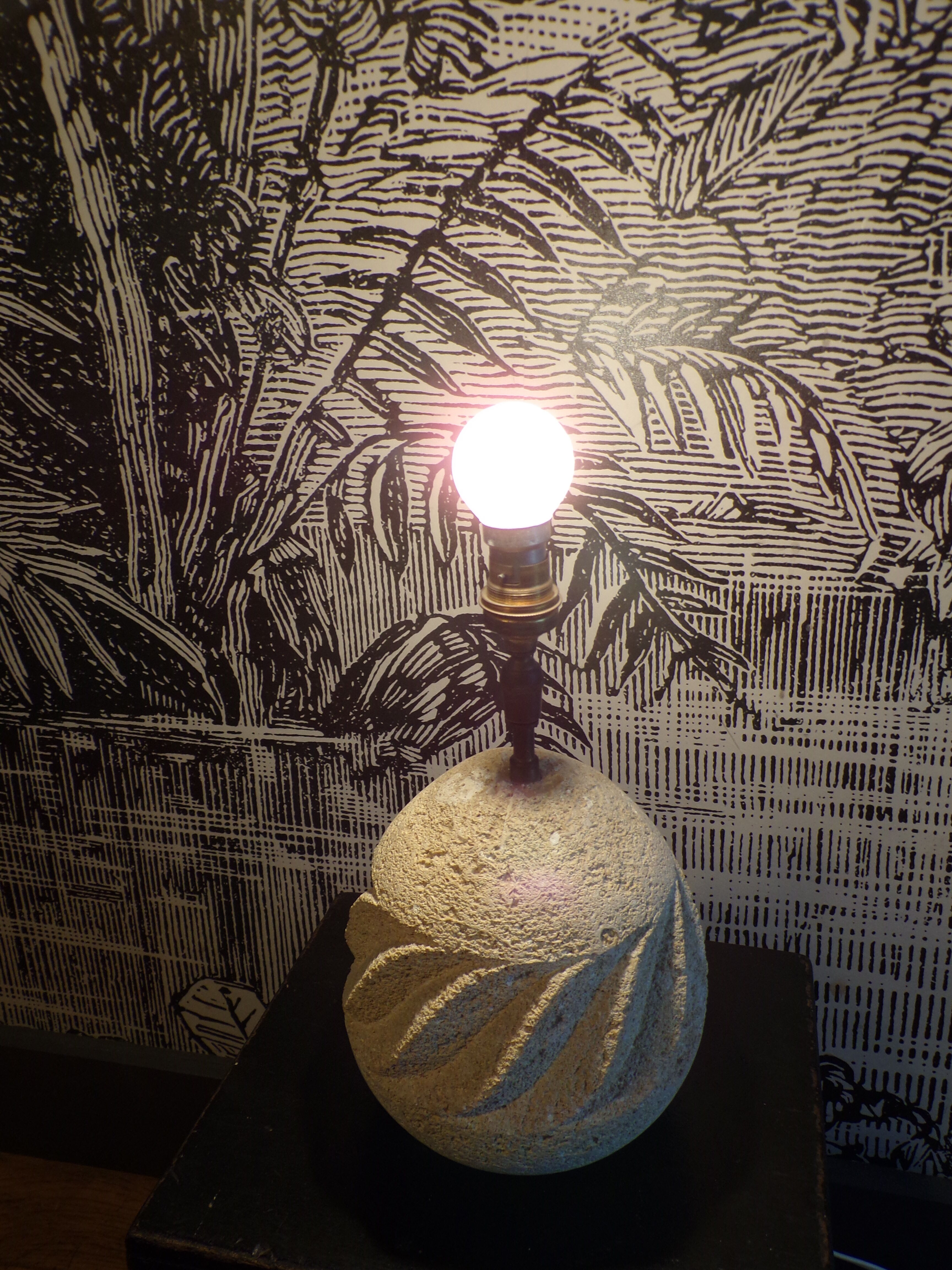 Pied de lampe vintage en pierre naturelle