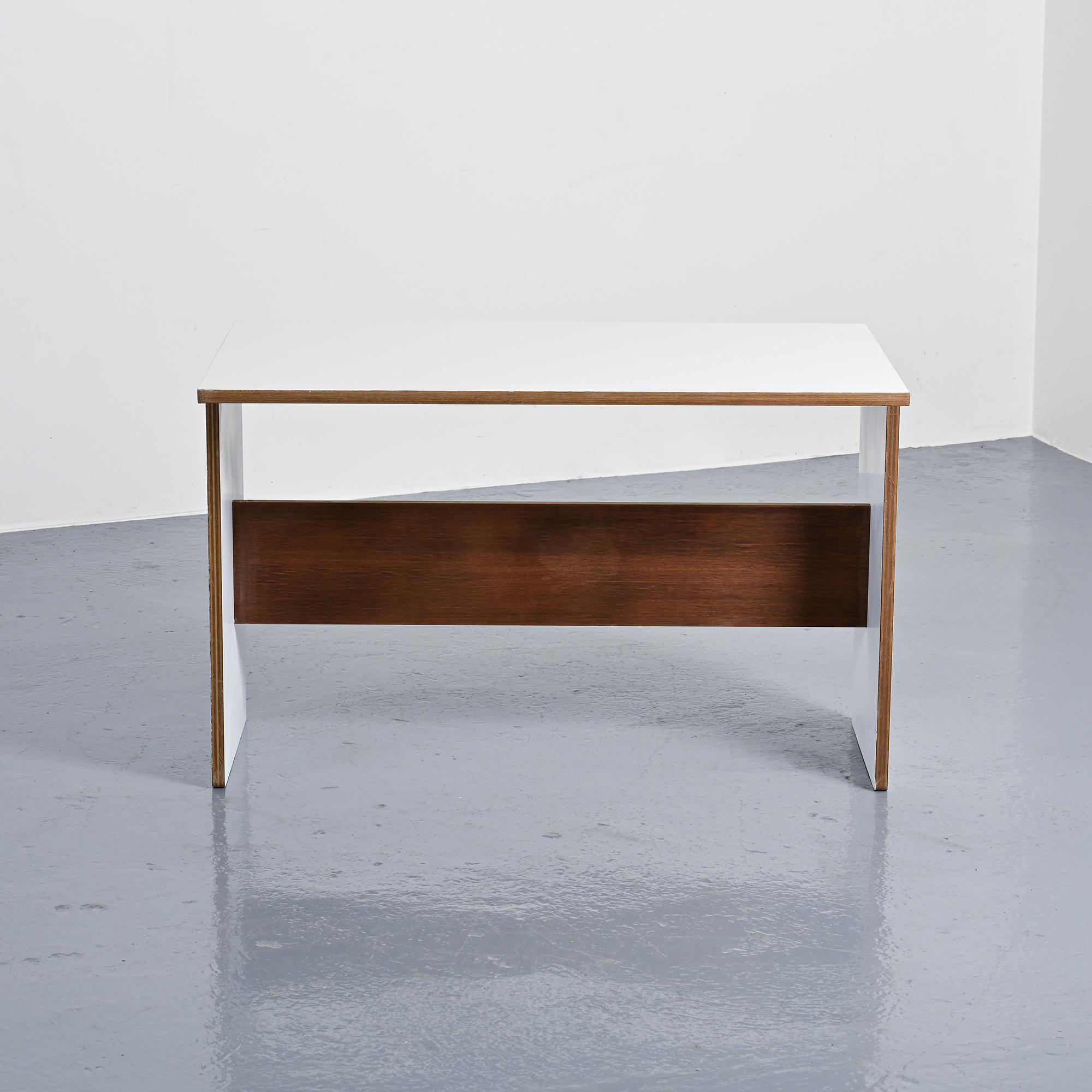 Modular table by Pierre Guariche for La Plagne, circa 1968.