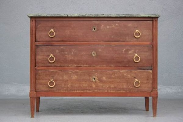 Commode de style Louis XVI en acajou