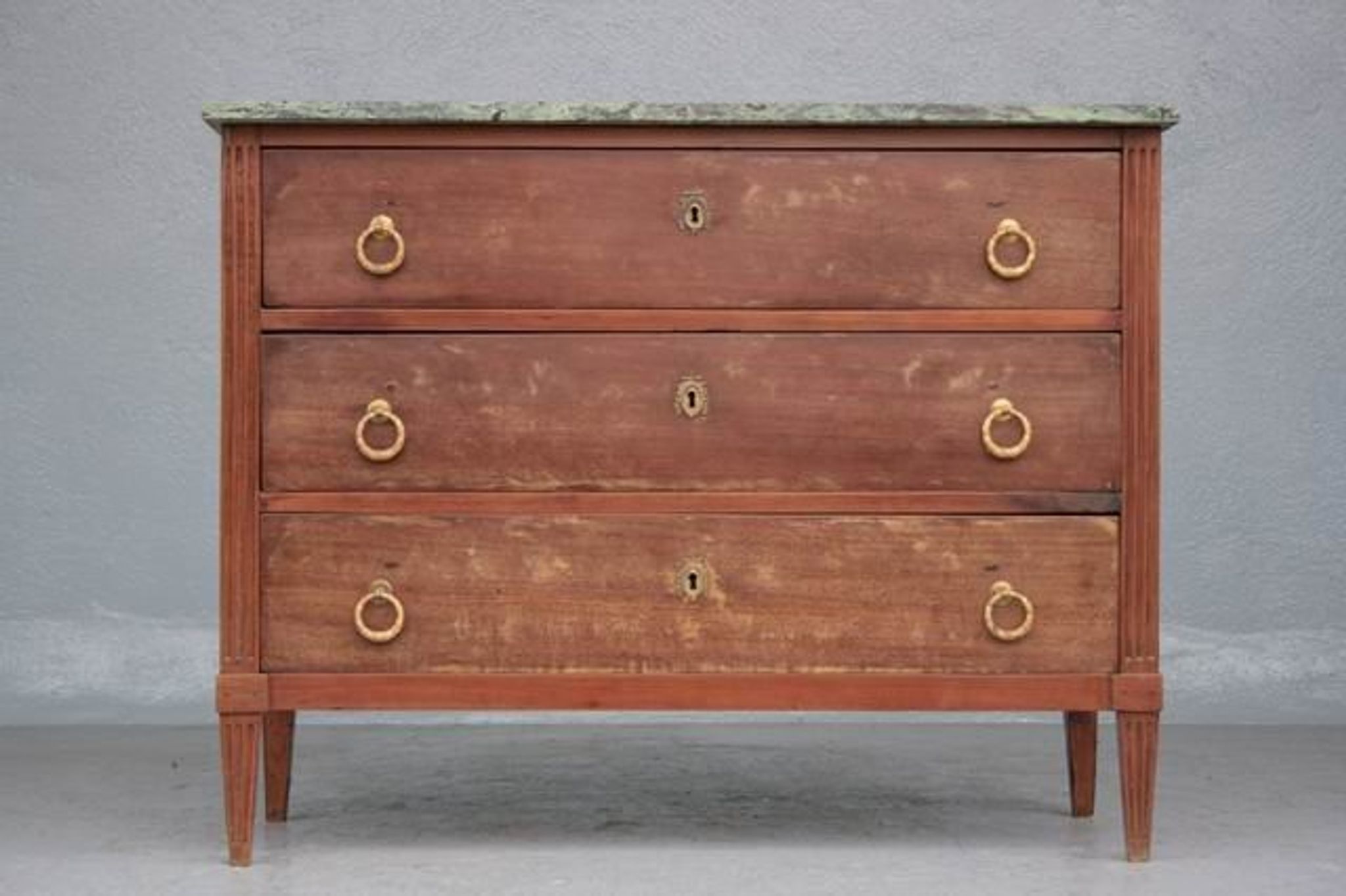 Commode de style Louis XVI en acajou