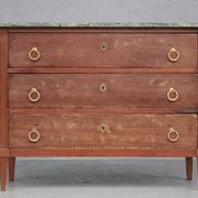 Commode de style Louis XVI en acajou