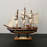 Model sailboat Endea Vour