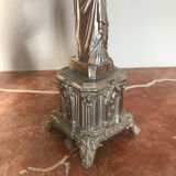 Virgin statue and child regulates it