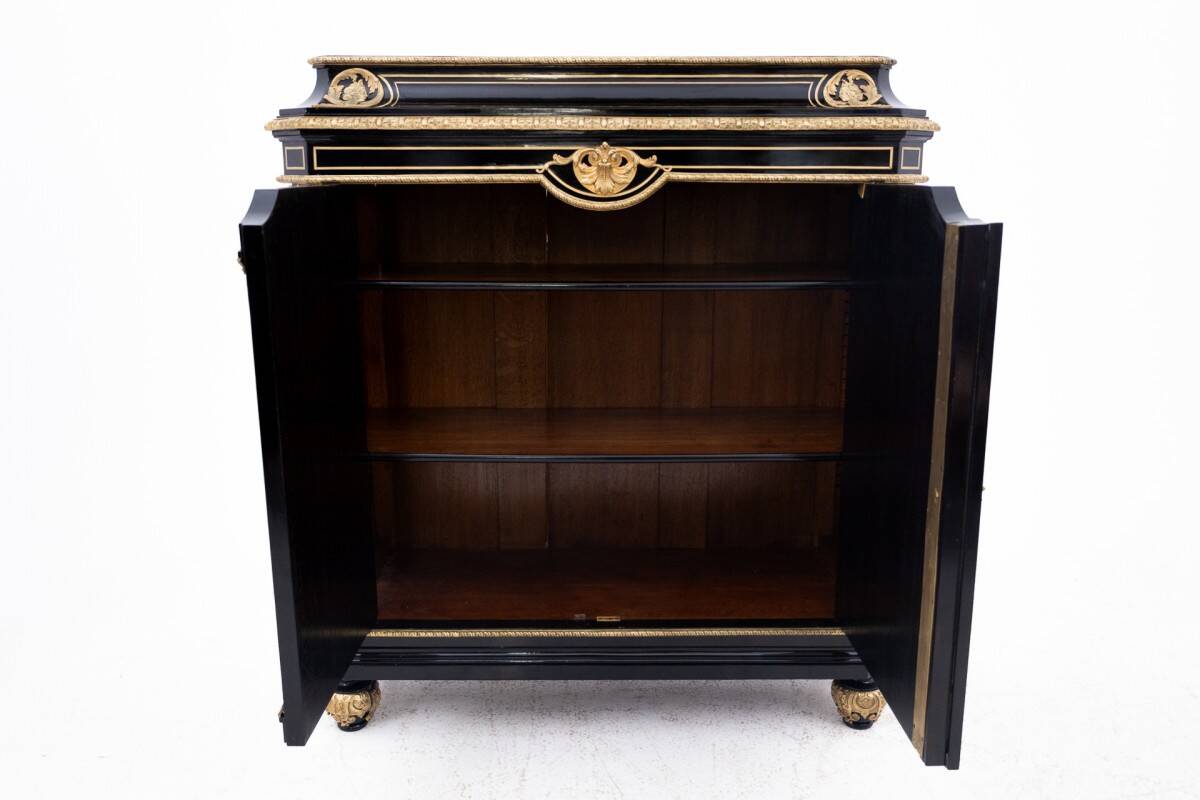 Napoleon III style chest of drawers, France, circa 1880.