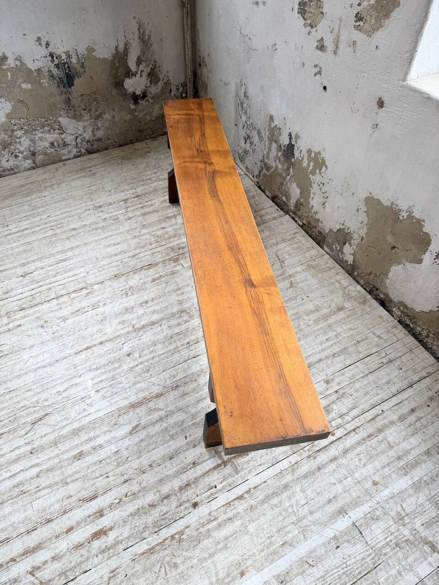 Paire de bancs noyer 1900