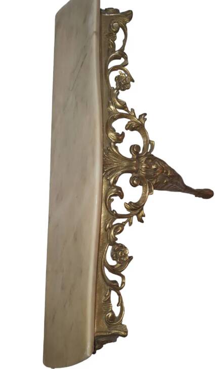 Table console en métal doré et son plateau marbre