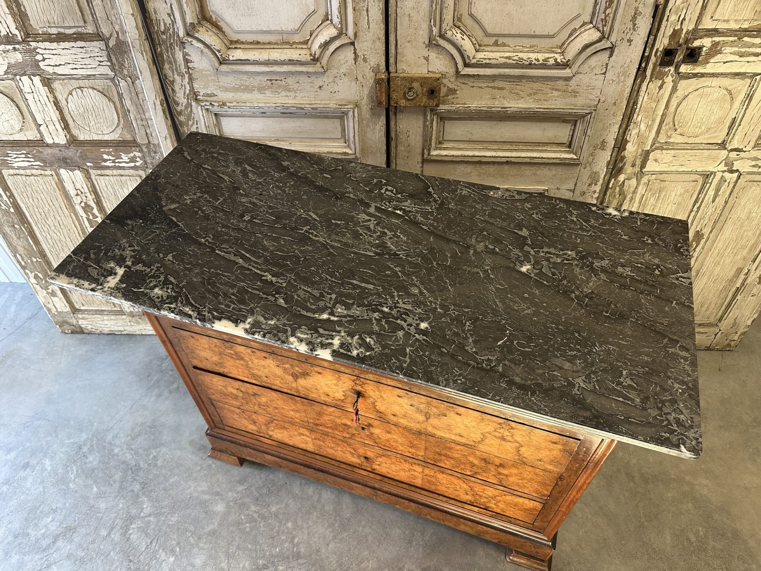 Commode Louis Philippe en noyer 19e siècle