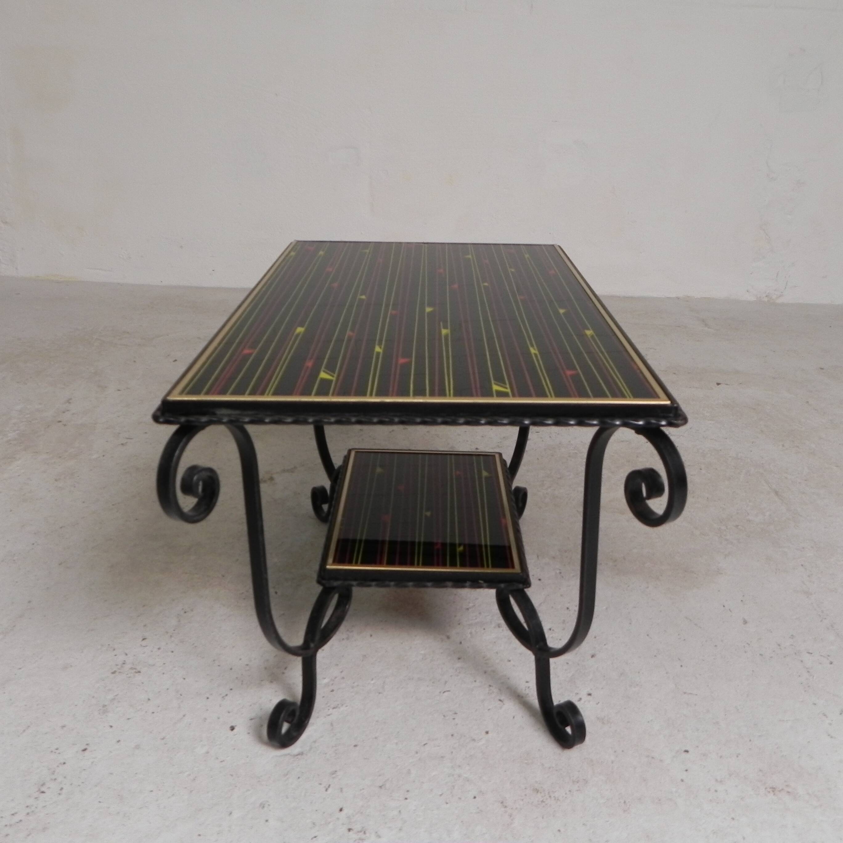 Table basse vintage avec 2 plateaux en verre avec impression des années 50
