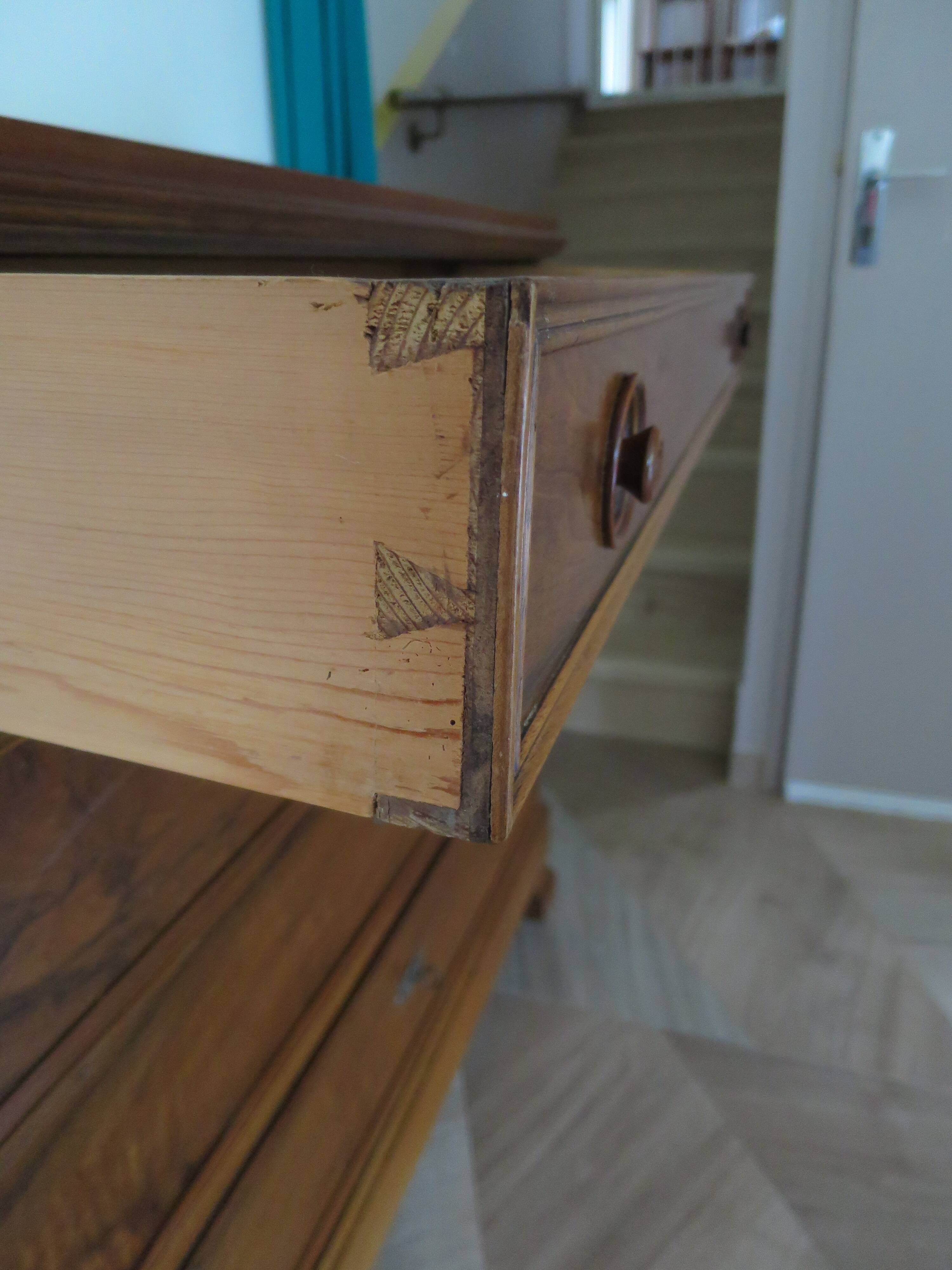 Rare - Pretty old chest of drawers with 4 drawers and 3 locks - In walnut - 1930