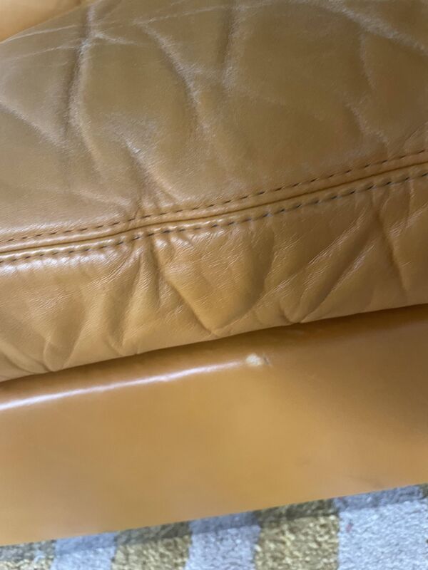 Chauffeuse d'angle Jacques Charpentier en cuir Camel