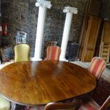 Nineteenth round table in carved mahogany with extension Ø 133 cm