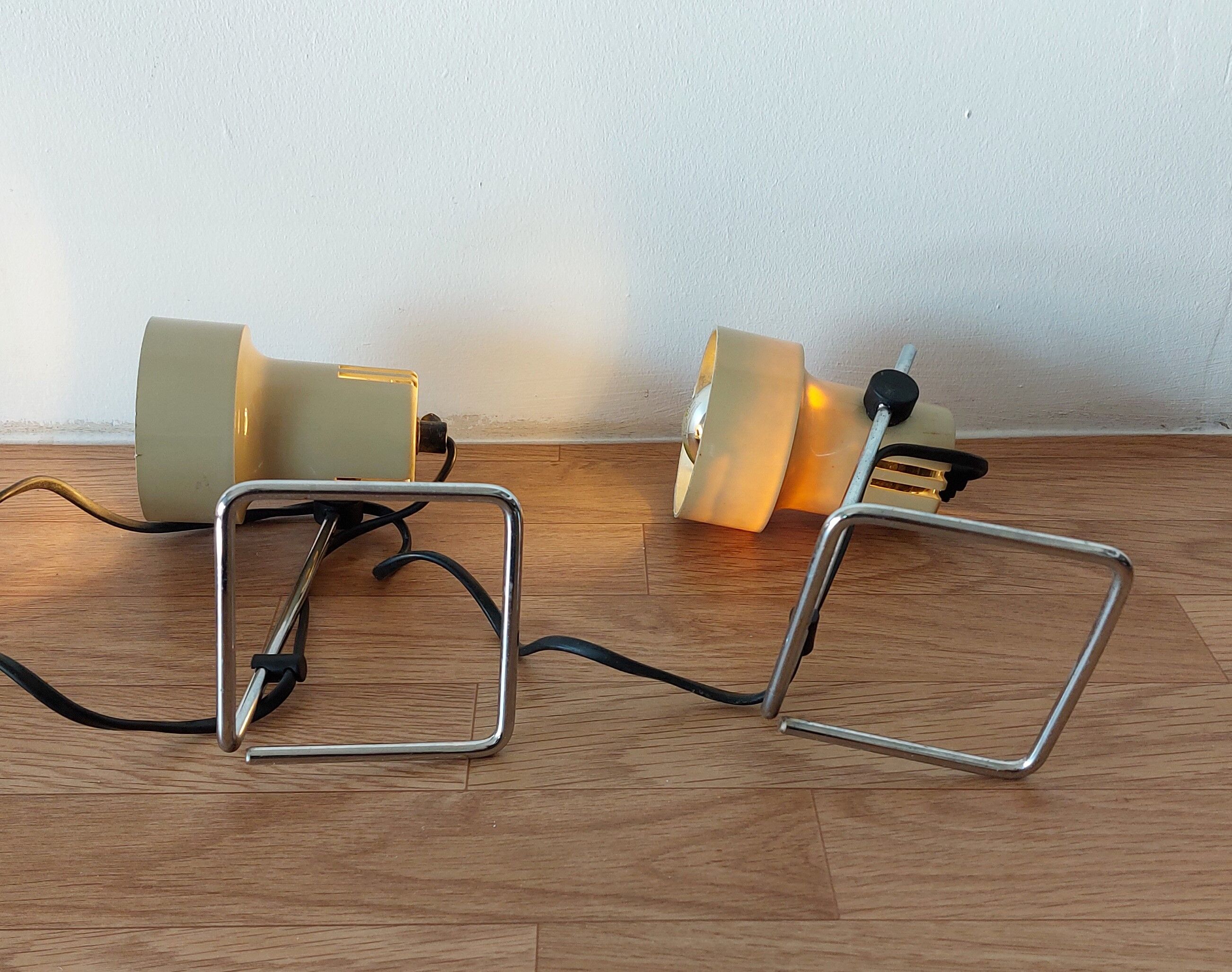 Paire de lampes de chevets orientables 1970.