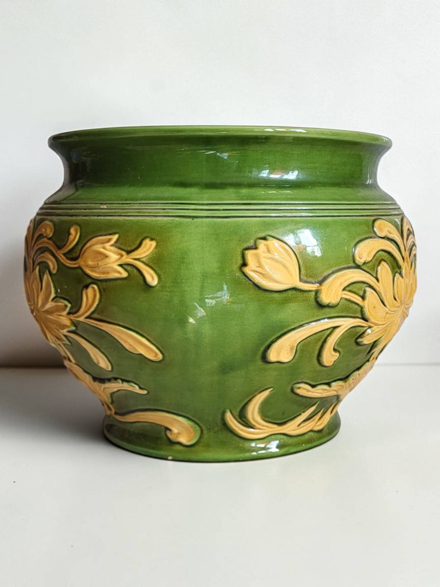 Ceramic plant pot