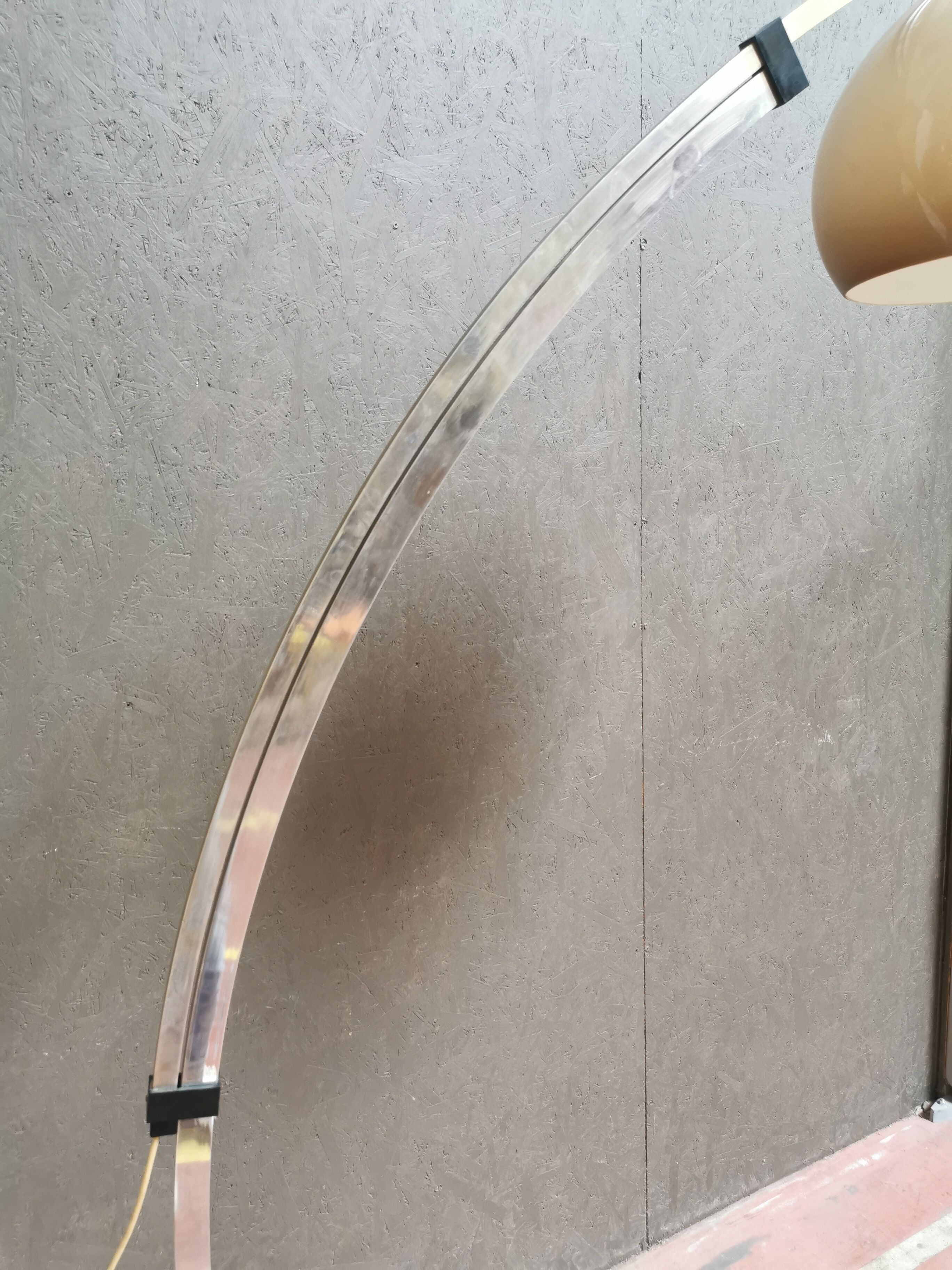 Arc floor lamp by Harvey Guzzini 70s