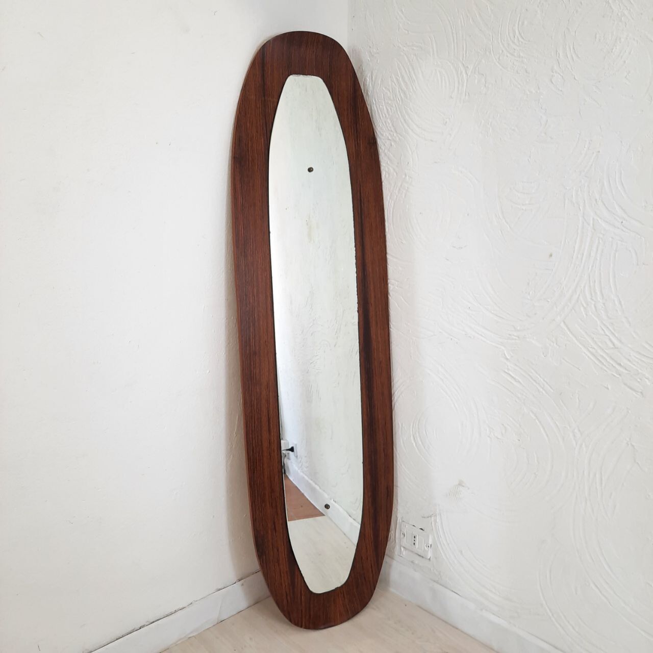 Miroir en bois incurvé teck