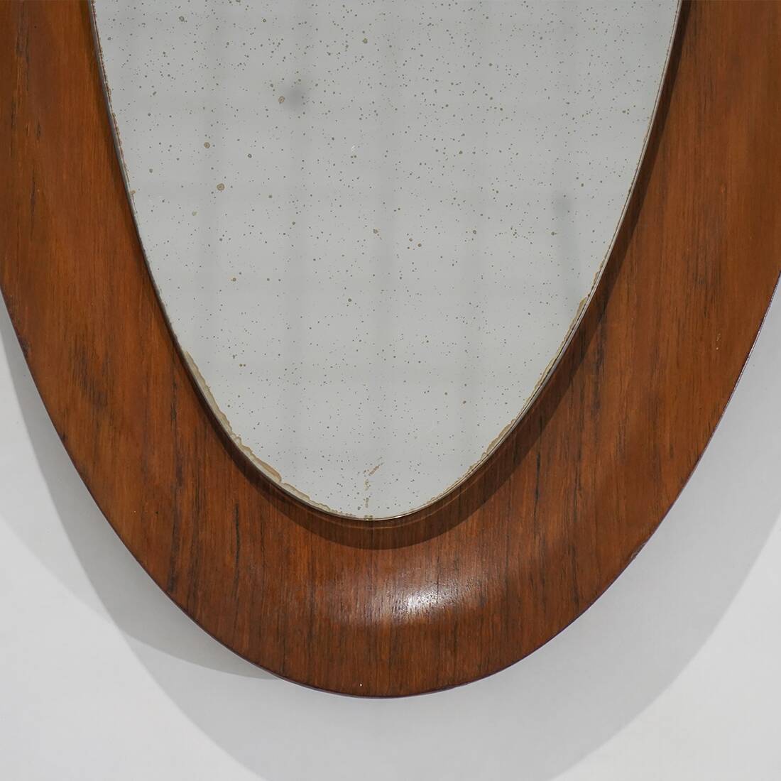 Miroir mural en contreplaqué courbé, années 1960