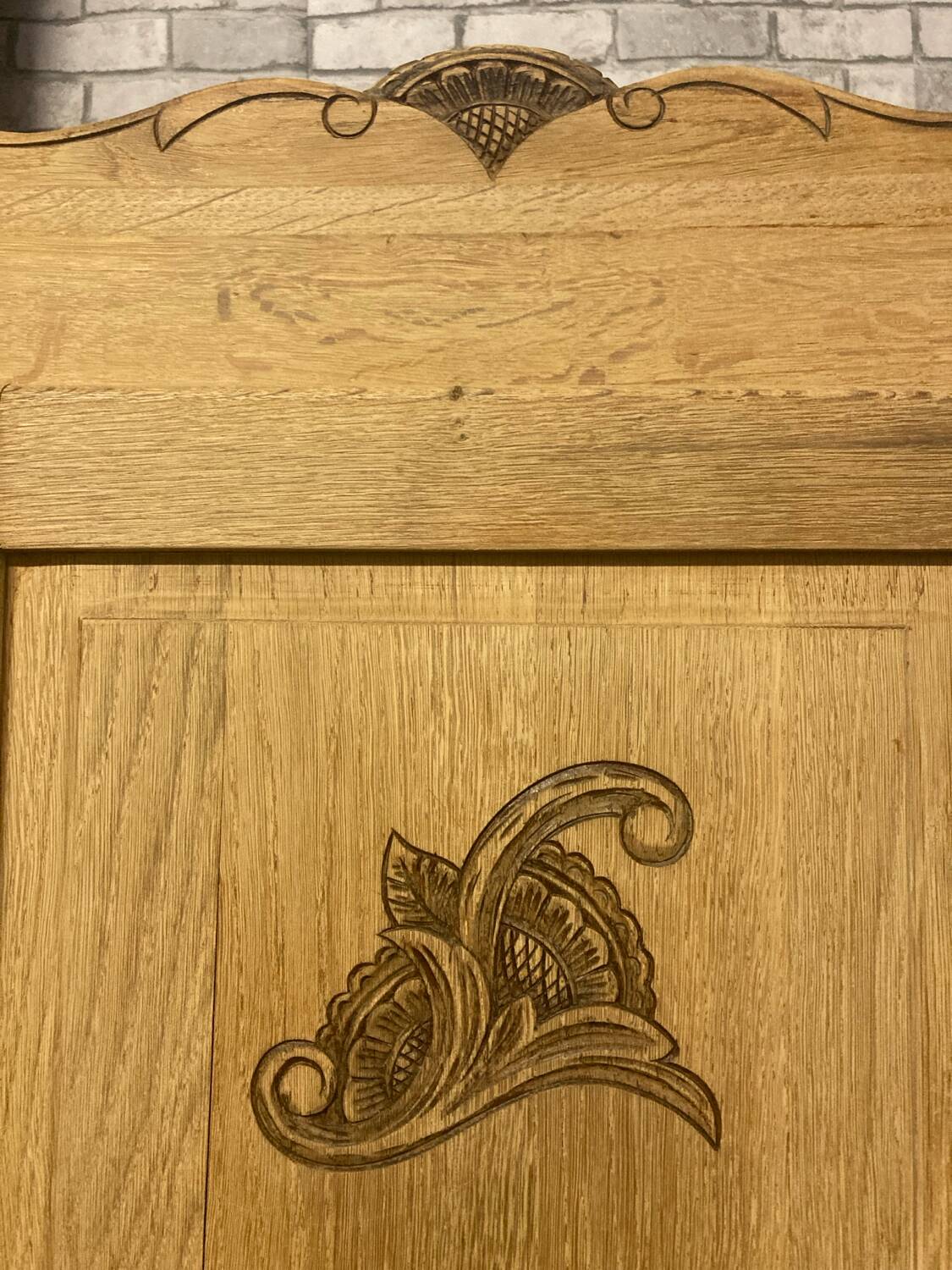 Asymmetrical wardrobe