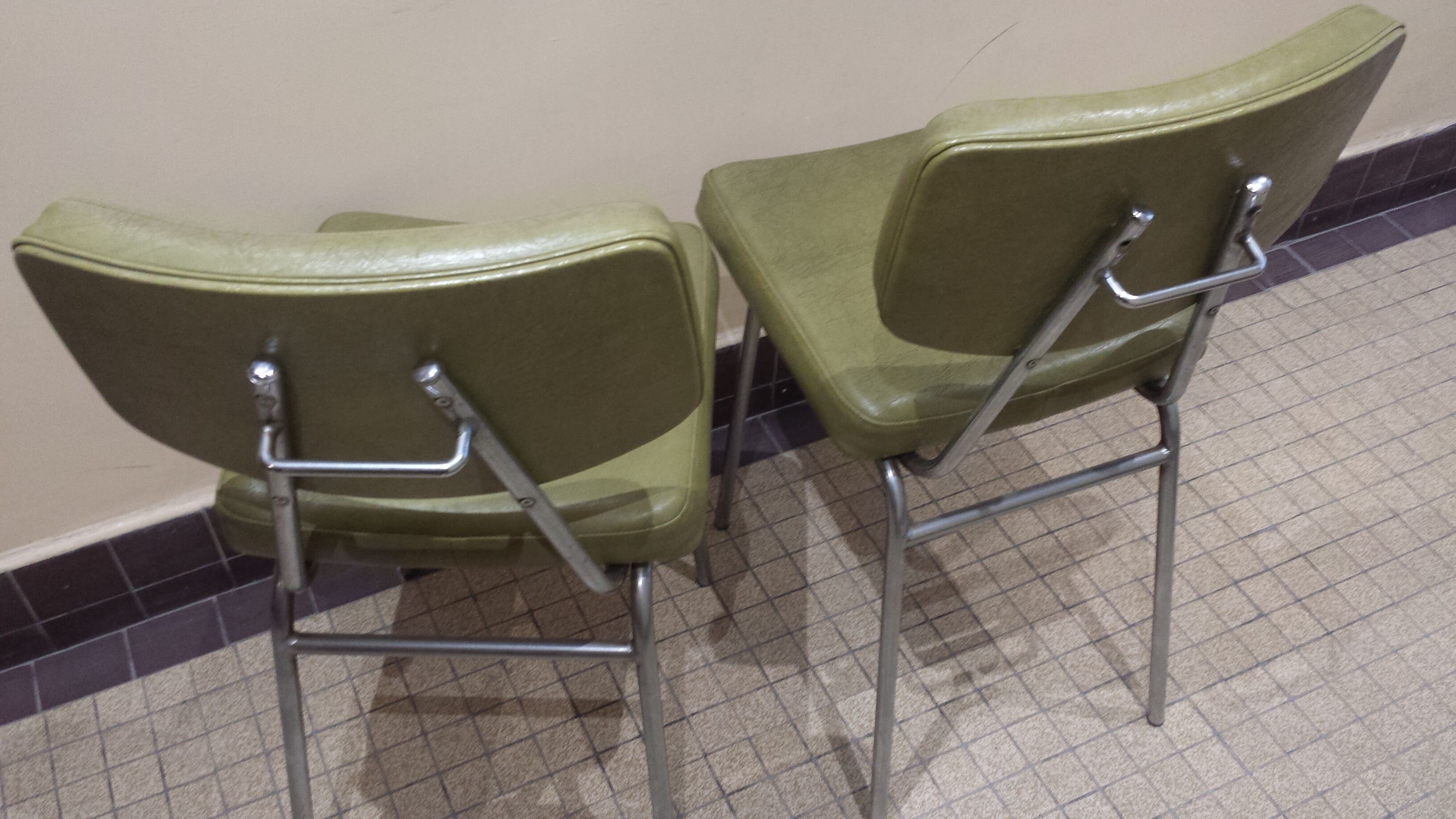 Set of 2 chairs in leatherette