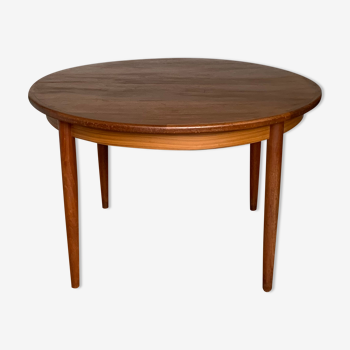 Vintage Scandinavian table in round teak