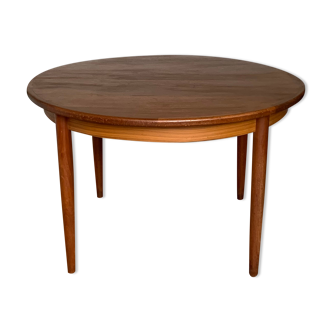 Vintage Scandinavian table in round teak
