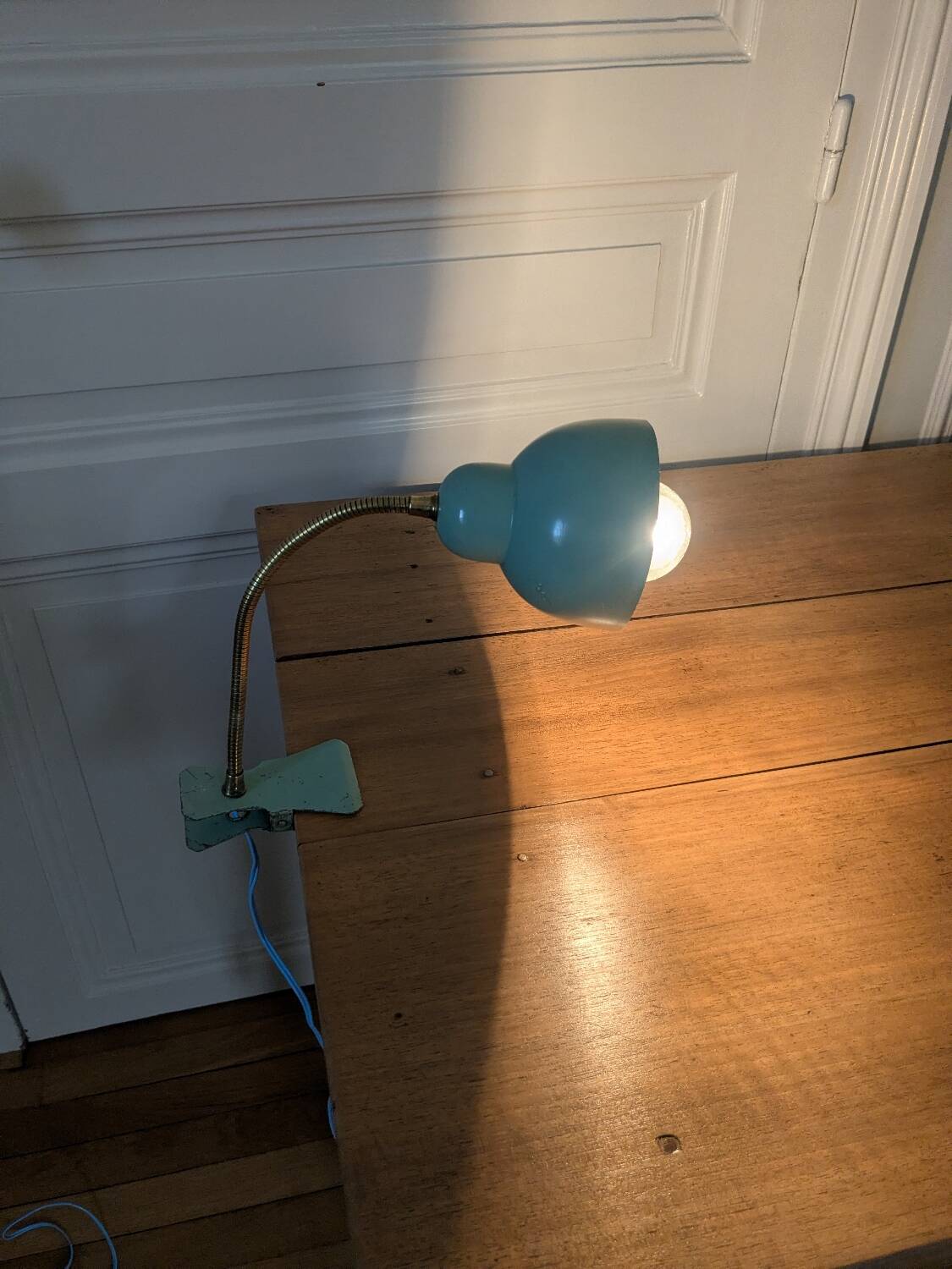 Vintage clip-on casserole lamp