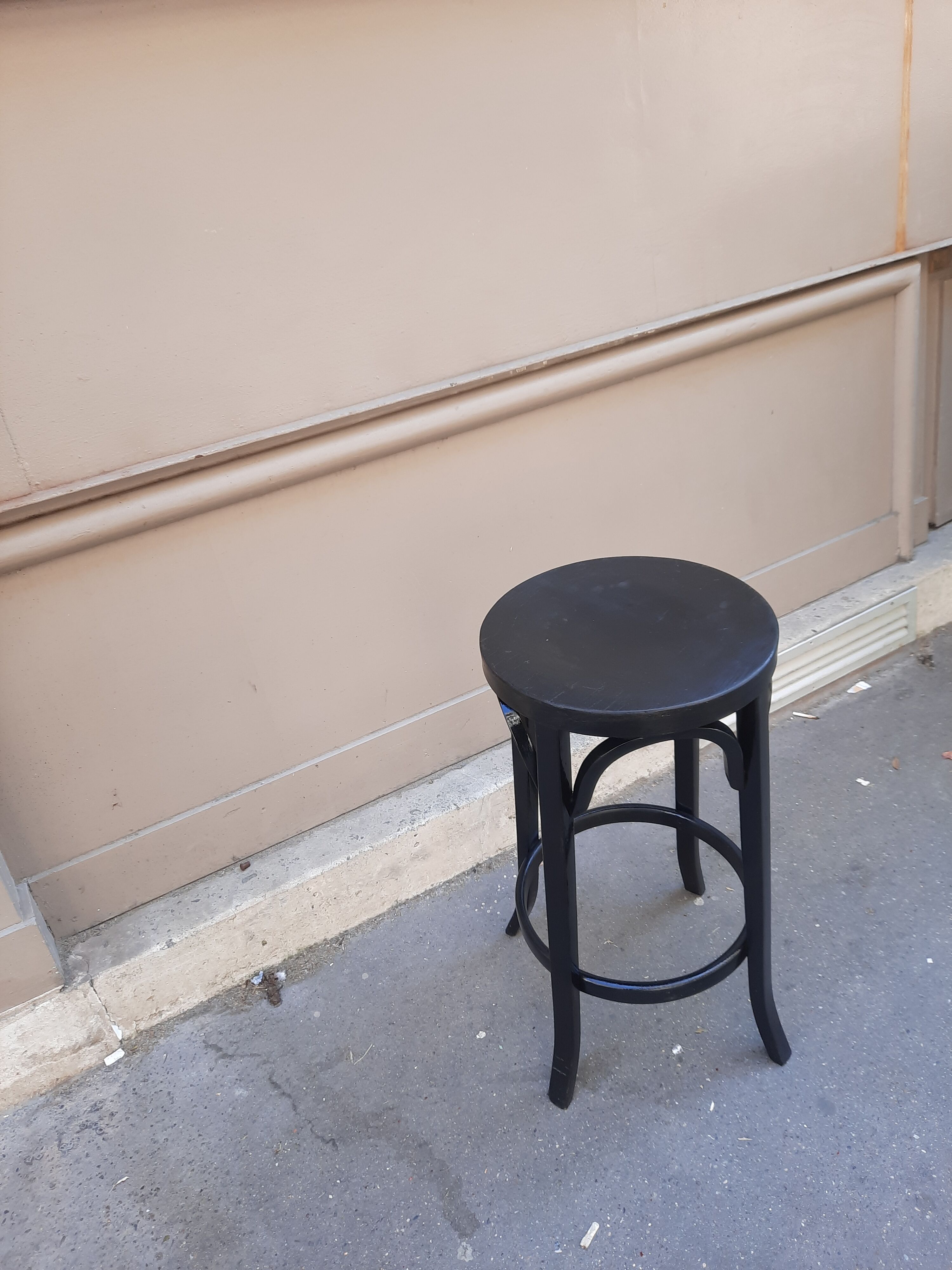 Bar stool