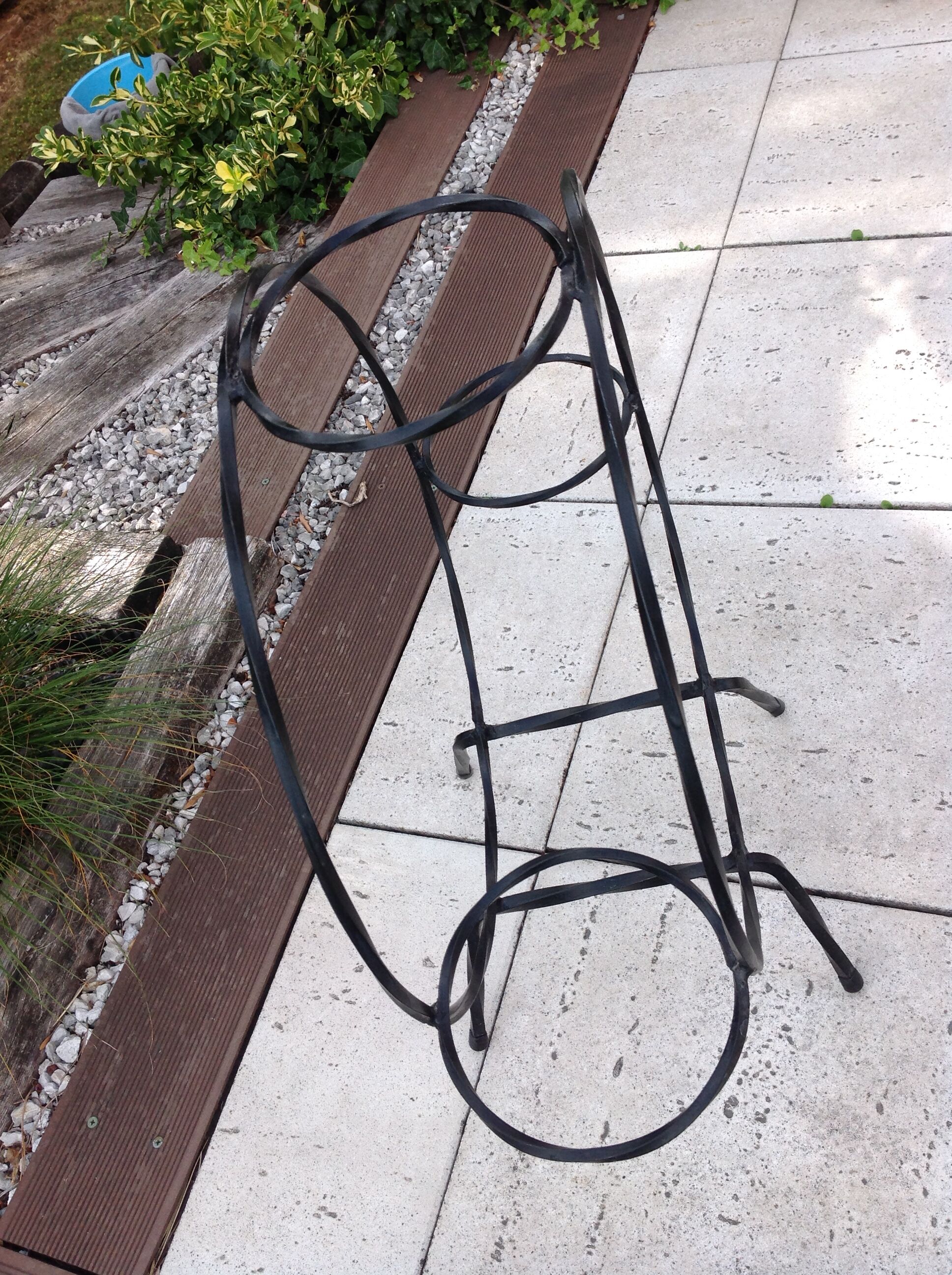 Black wrought iron plant holder 60