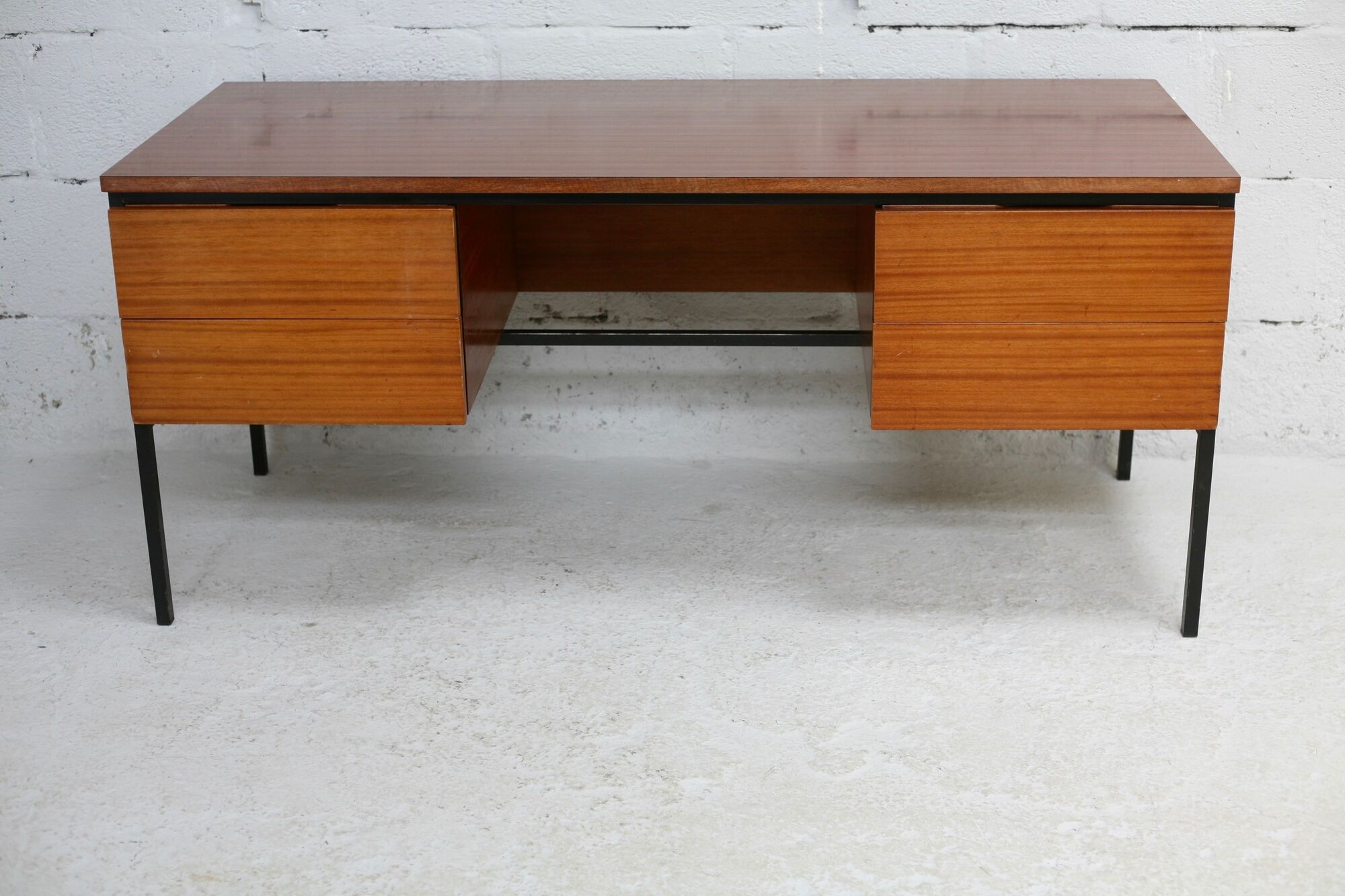 Desk 620 by Pierre guariche, Huchers Minvielle, France, circa 1955