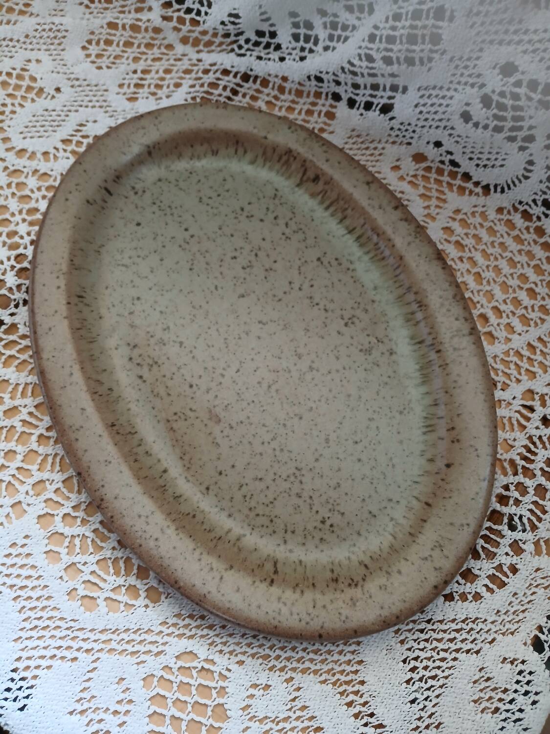 8 flat plates and 1 Vallauris dish