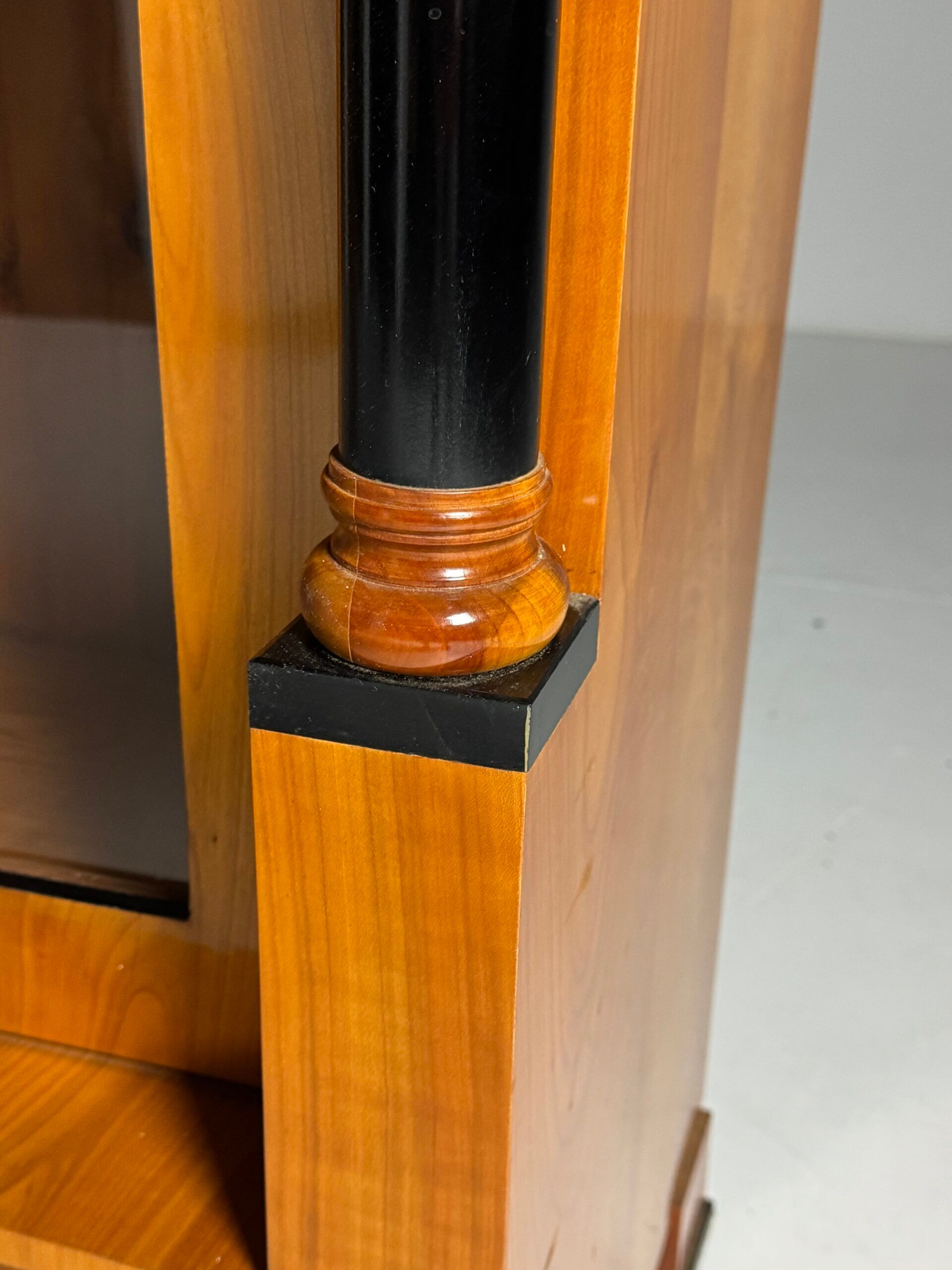 Vitrine Biedermeier allemande du 19e siècle