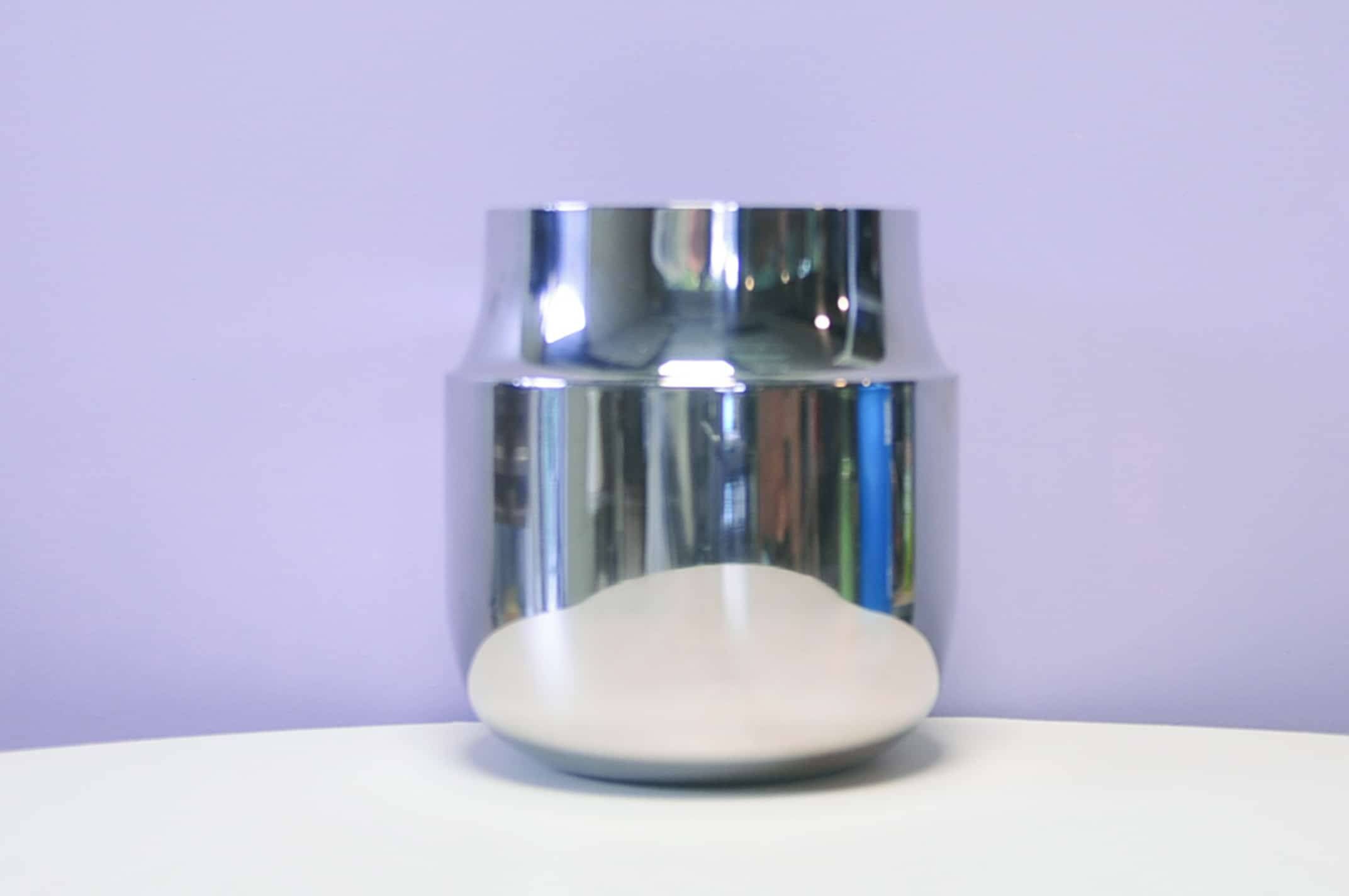 Chrome vase 'Tactile' Menu
