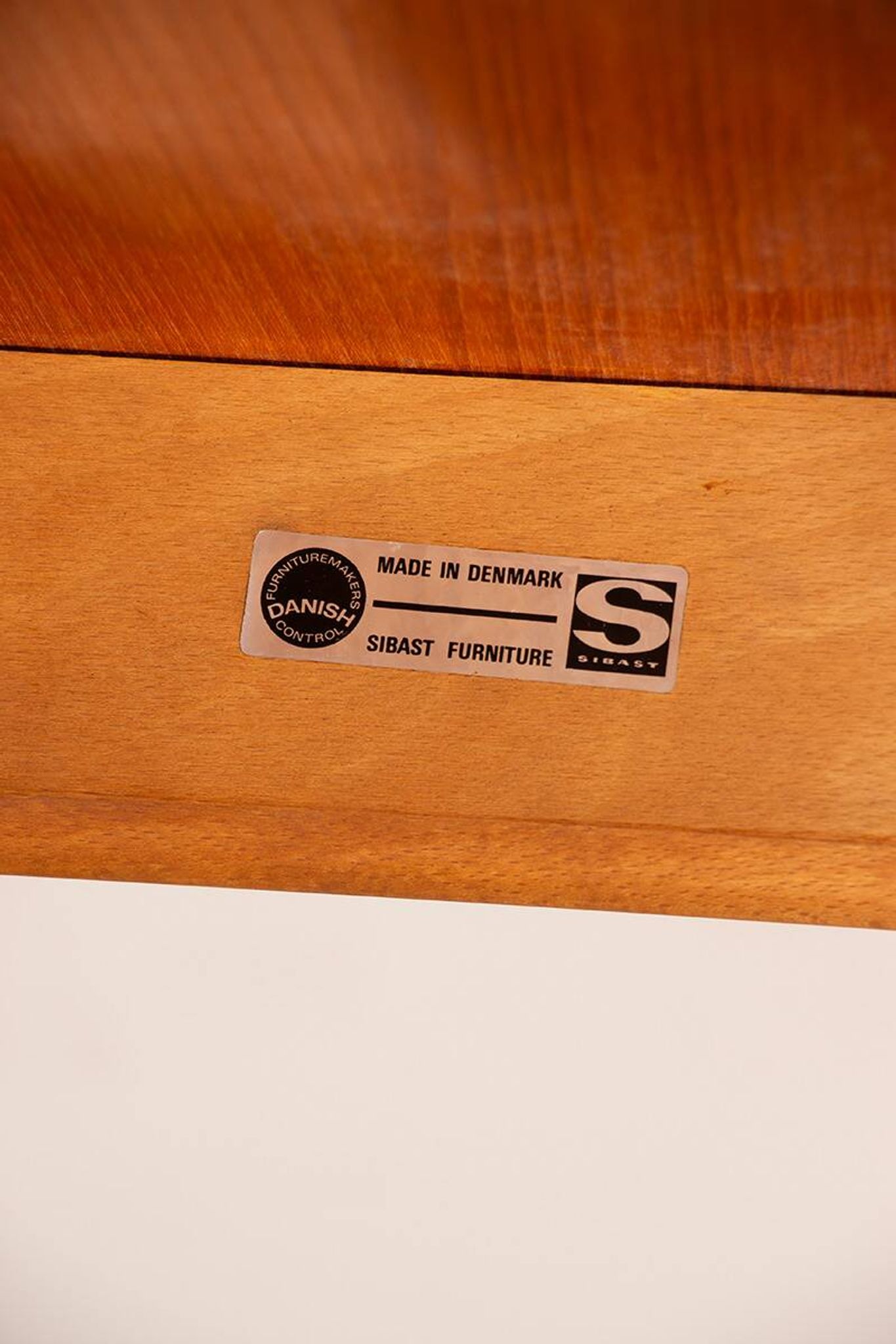 Table de repas Danoise carrée et extensible, teck, modèle 592, Arne Vodder.