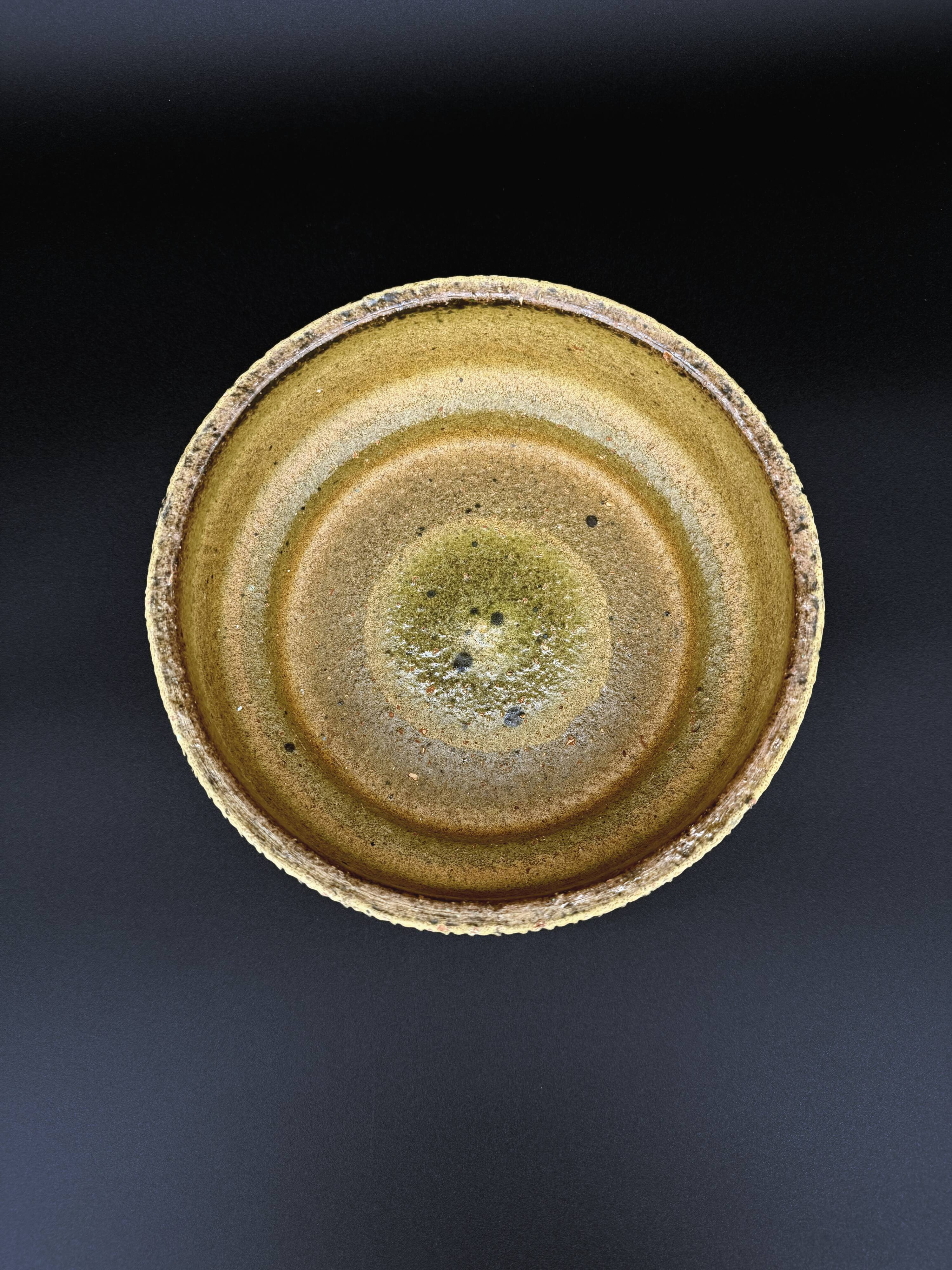 Large stoneware dish with grooved decoration, in the style of Pieter Groeneveldt