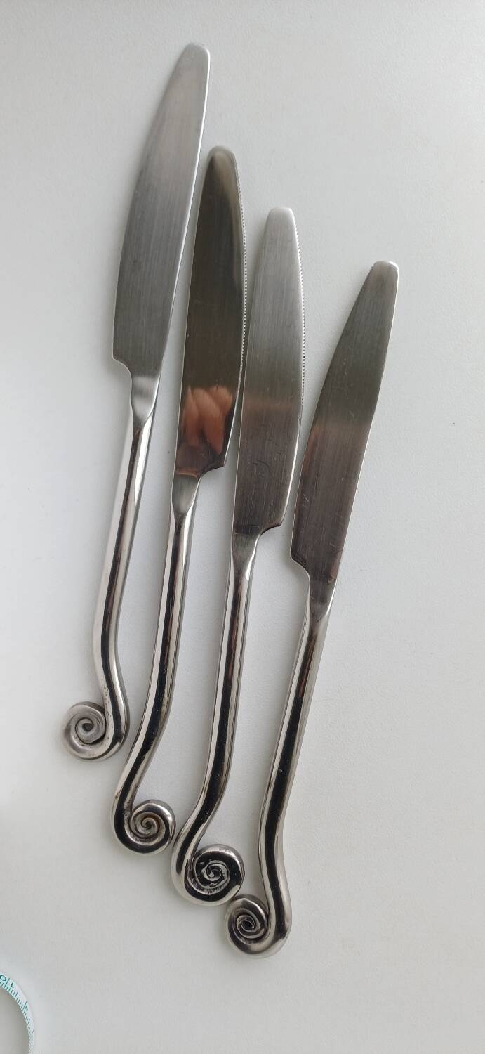 Spiral handle table knives