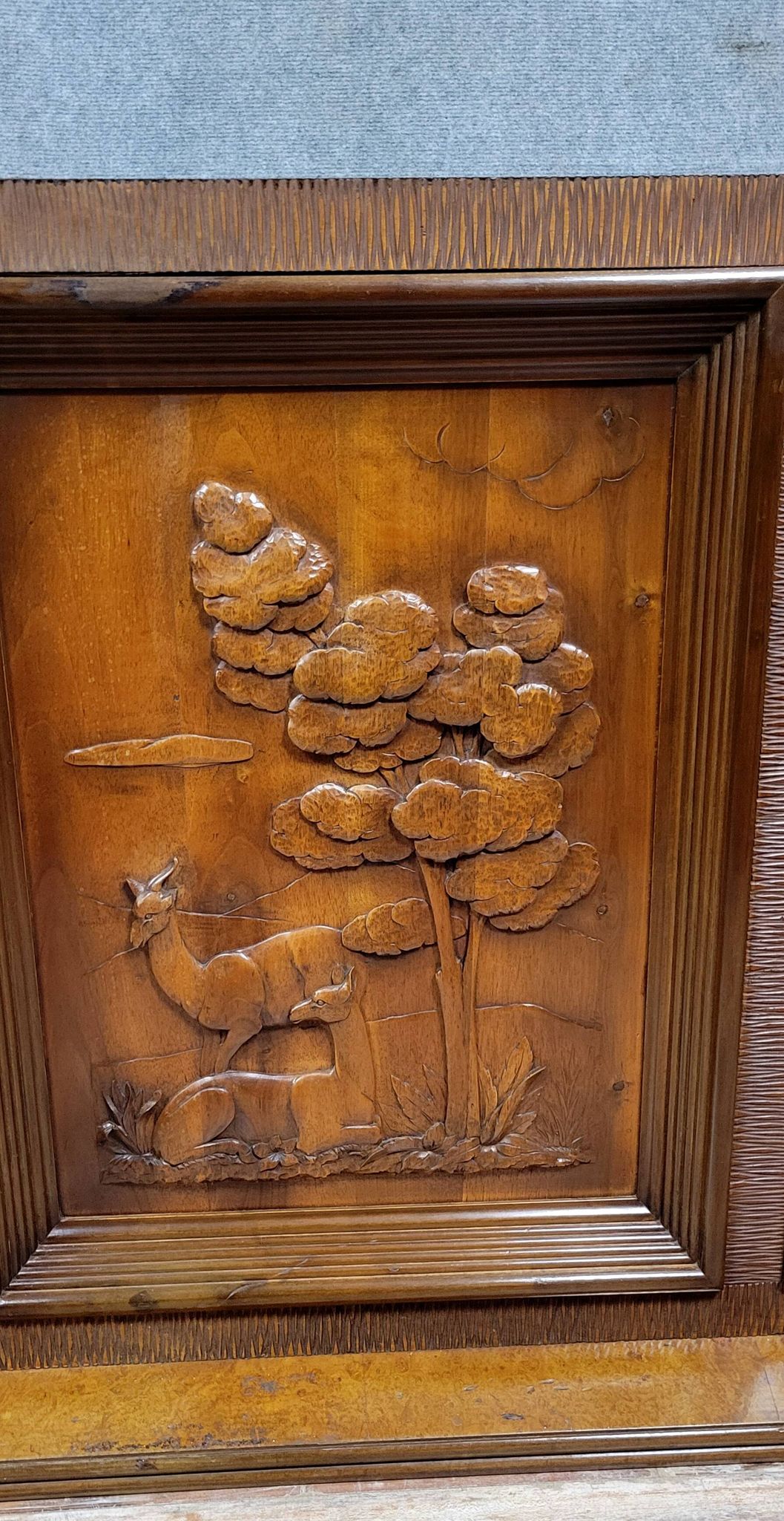 Pier Luigi Colli: Art Deco period sideboard in burl and carved wood