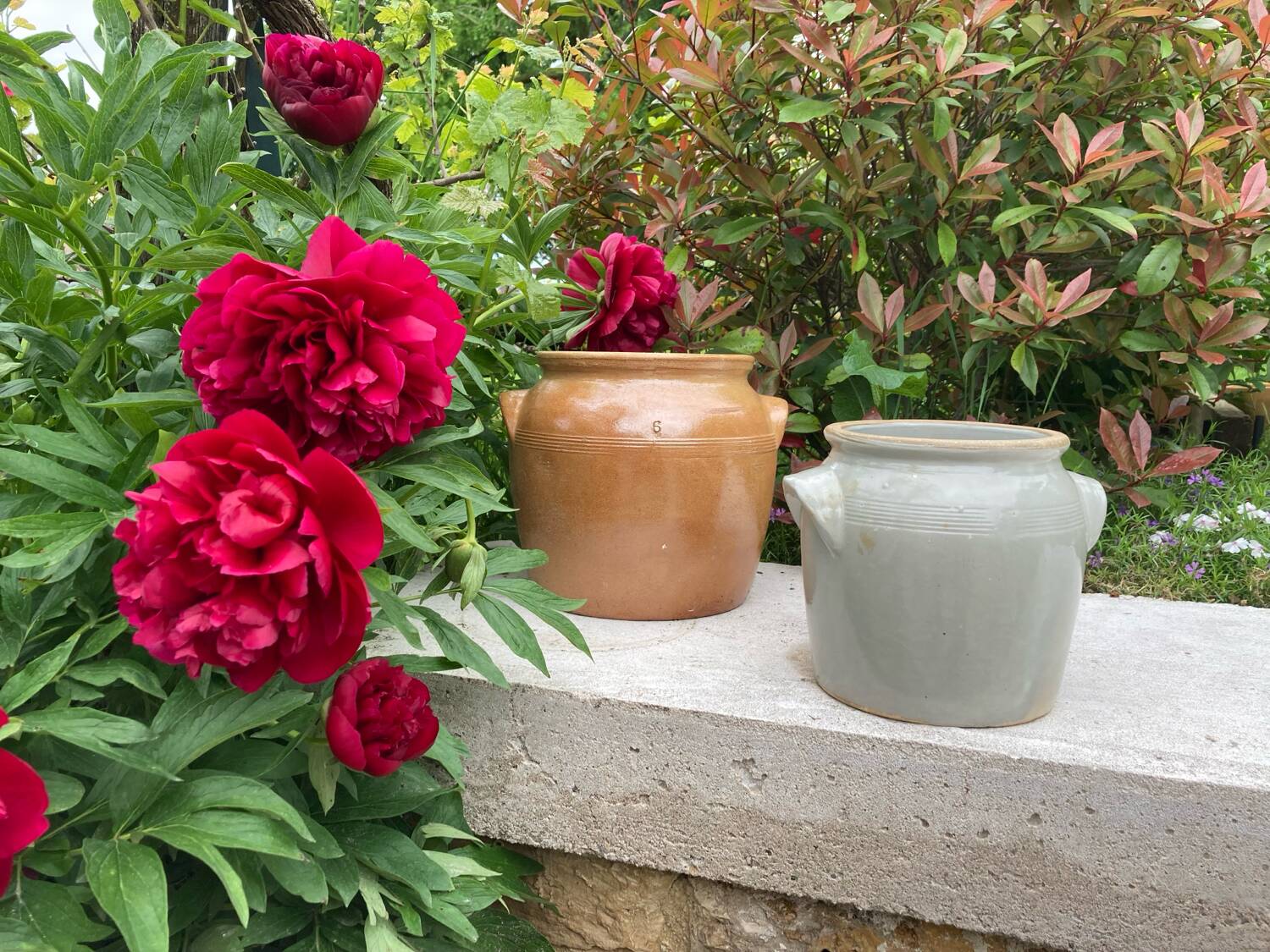 Light grey ceramic jar