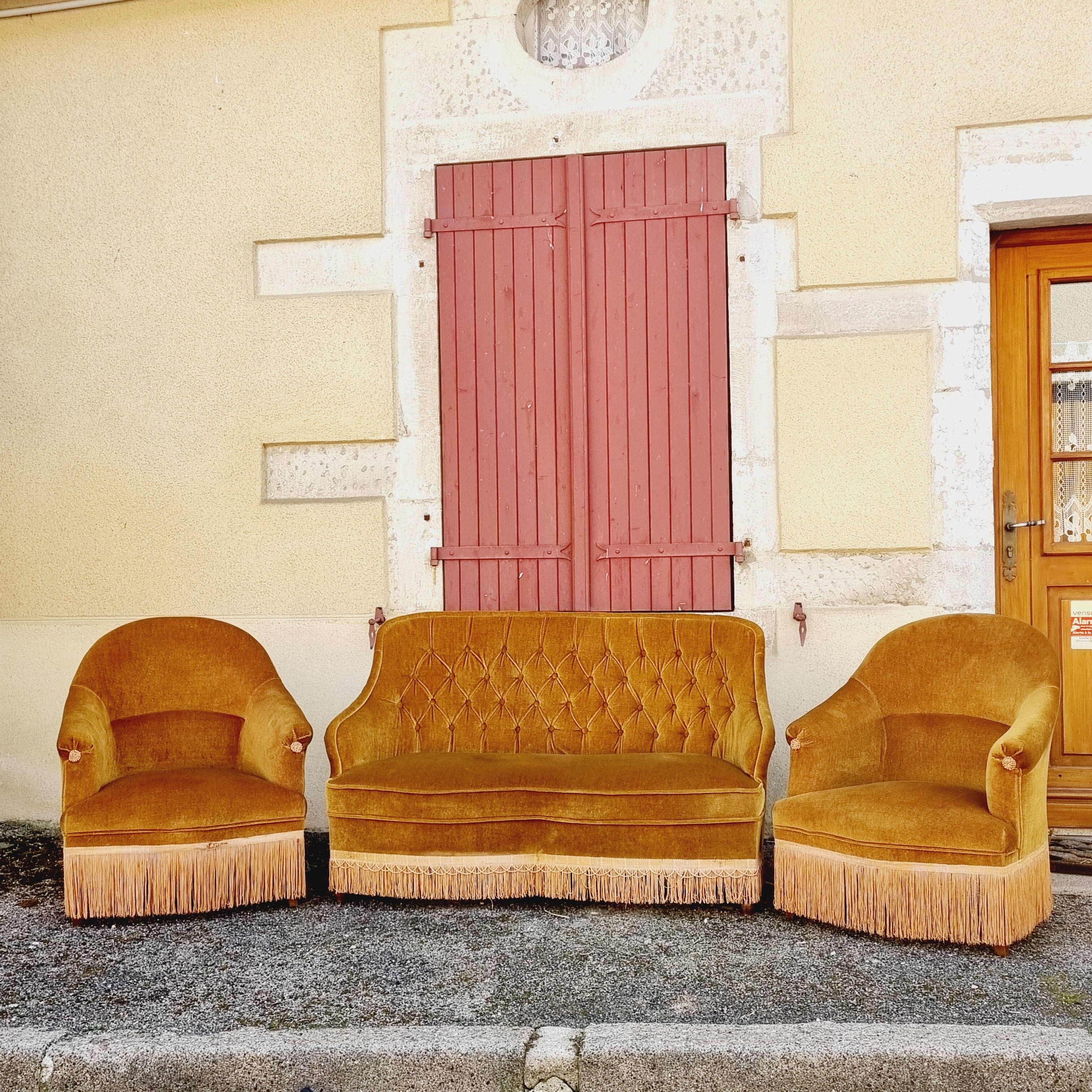 Ensemble de 2 fauteuils crapauds et 1 canapé 2 places velour moutarde
