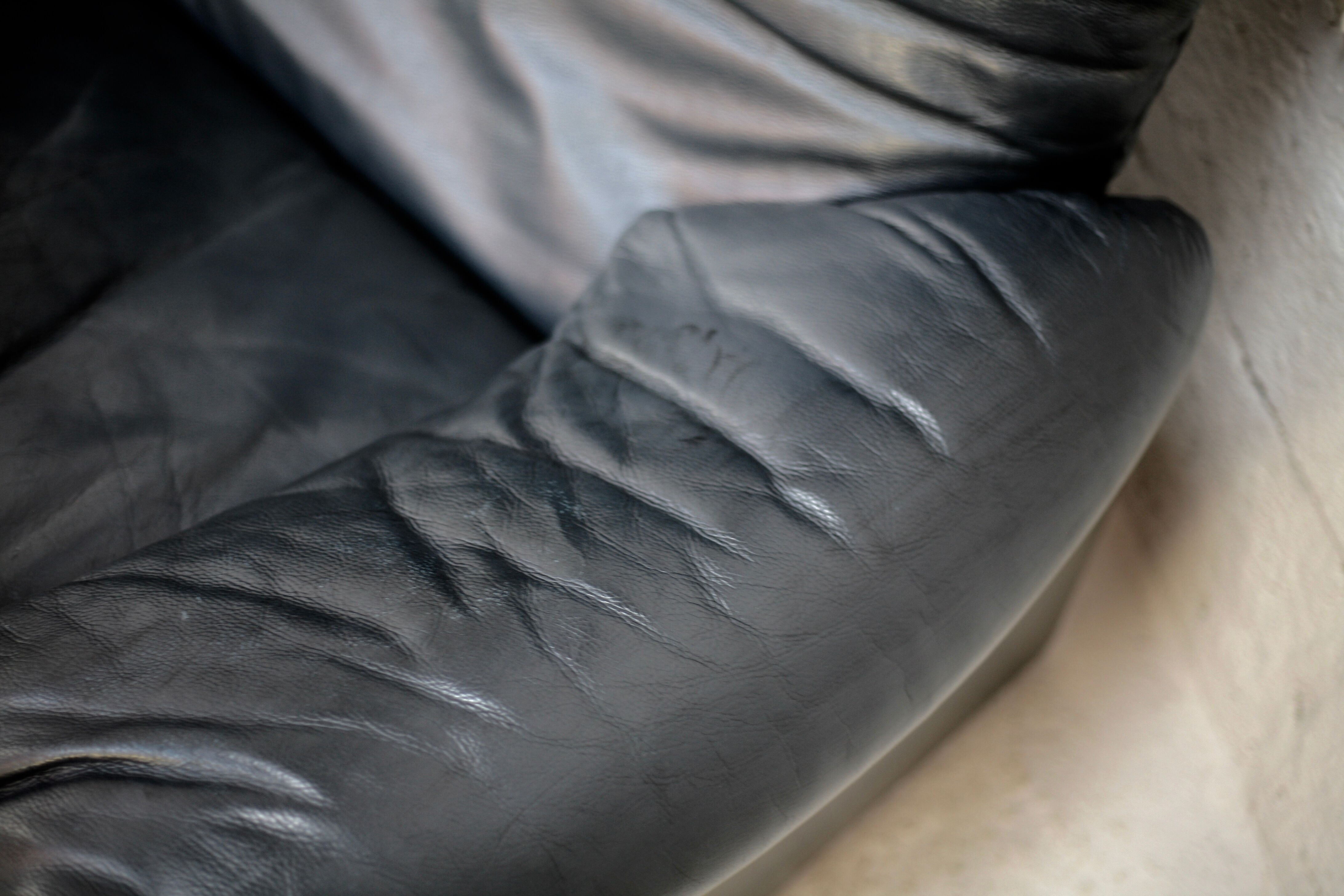 Sofa by Vico Magistretti, Cassina, Maralunga model. Italy, circa 1975. Navy blue leather