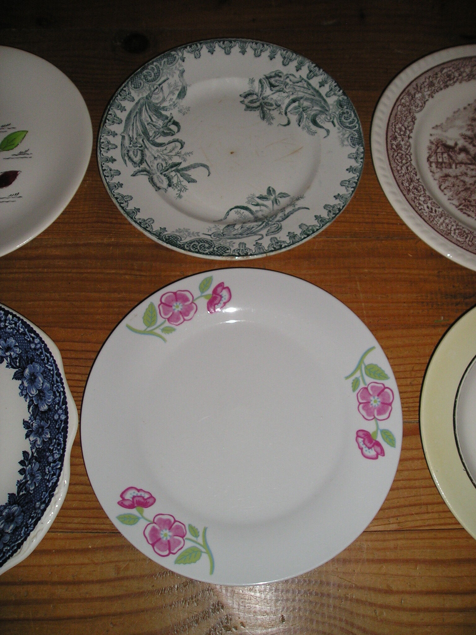 Set of 12 different flat plates
