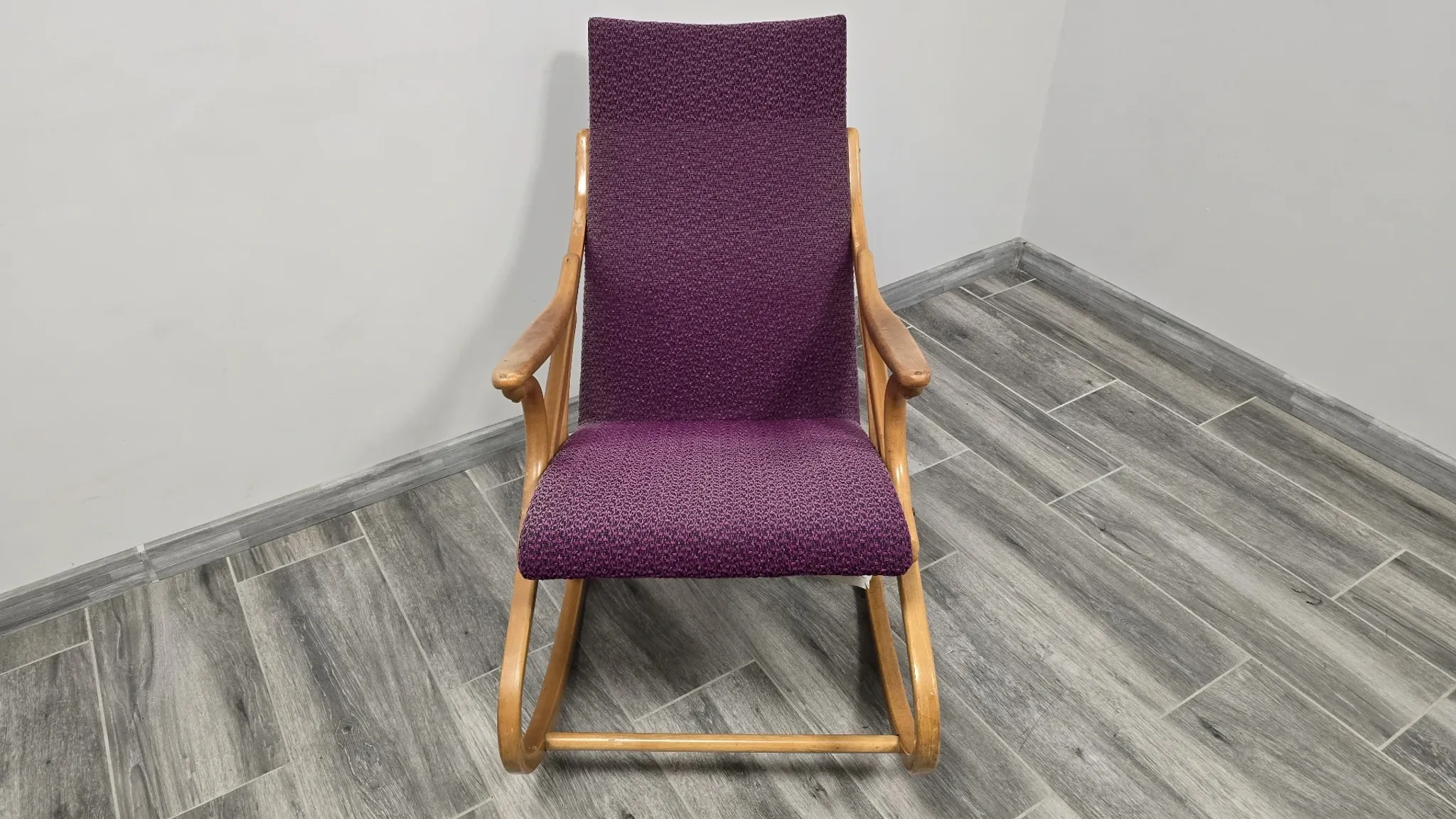 Chaise berçante de Ton