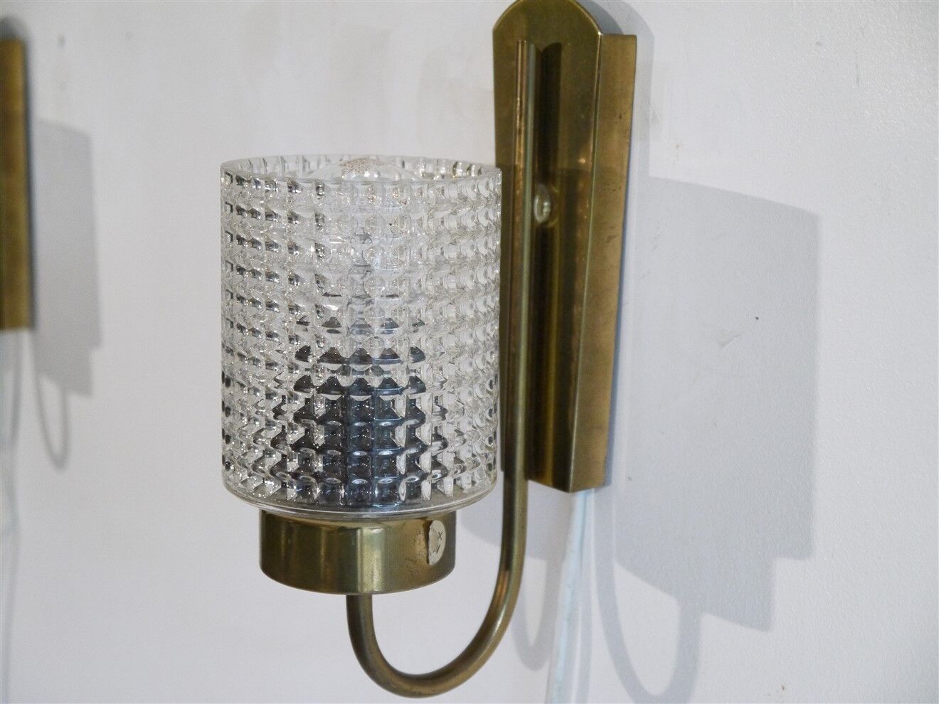 Pair of vintage wall lamp in brass and glass