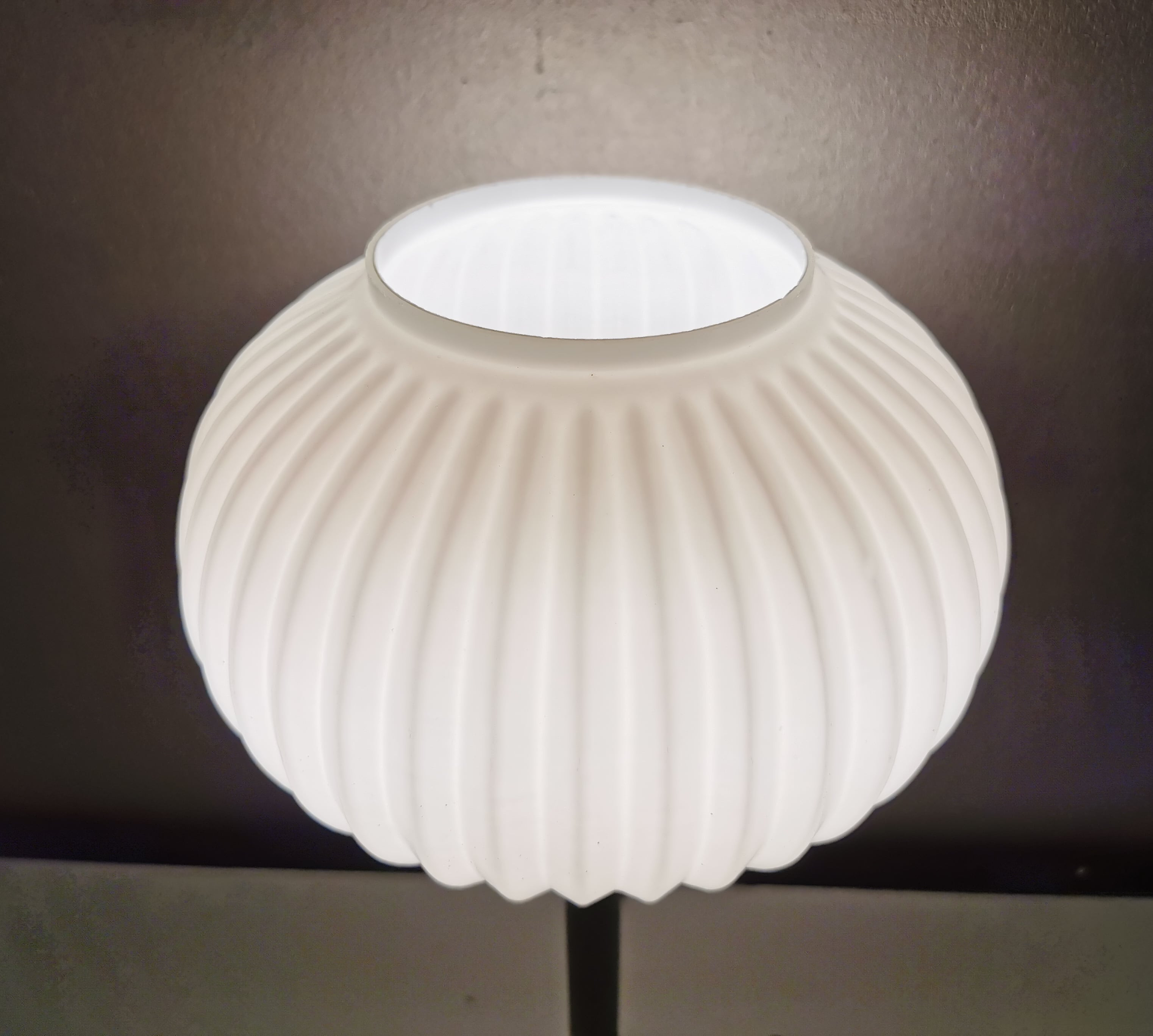 Mid Century tripod table lamp with pleated glass shade