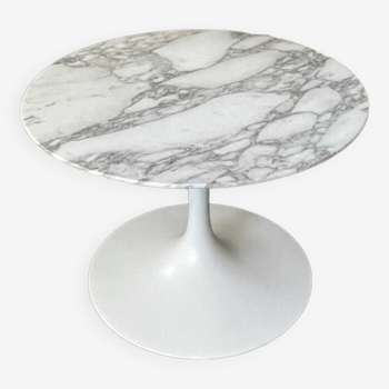 Small Knoll pedestal table - Saarinen