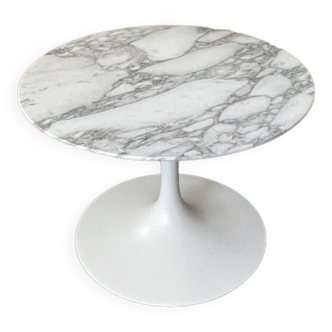 Small Knoll pedestal table - Saarinen