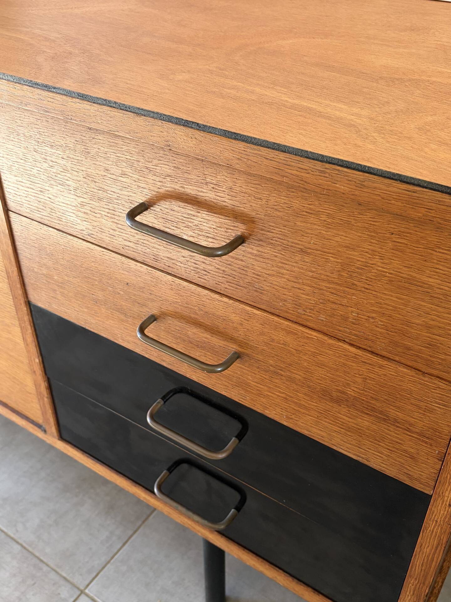 Vintage enfilade Claude Vassal
