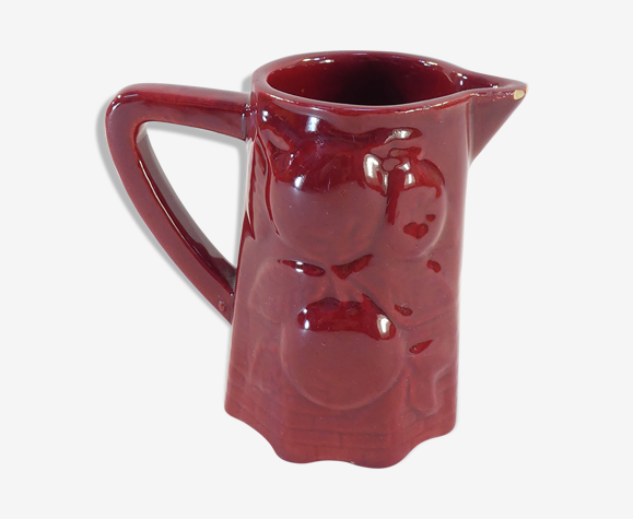 Pichet barbotine rouge vintage en faience de st clement aux fruits