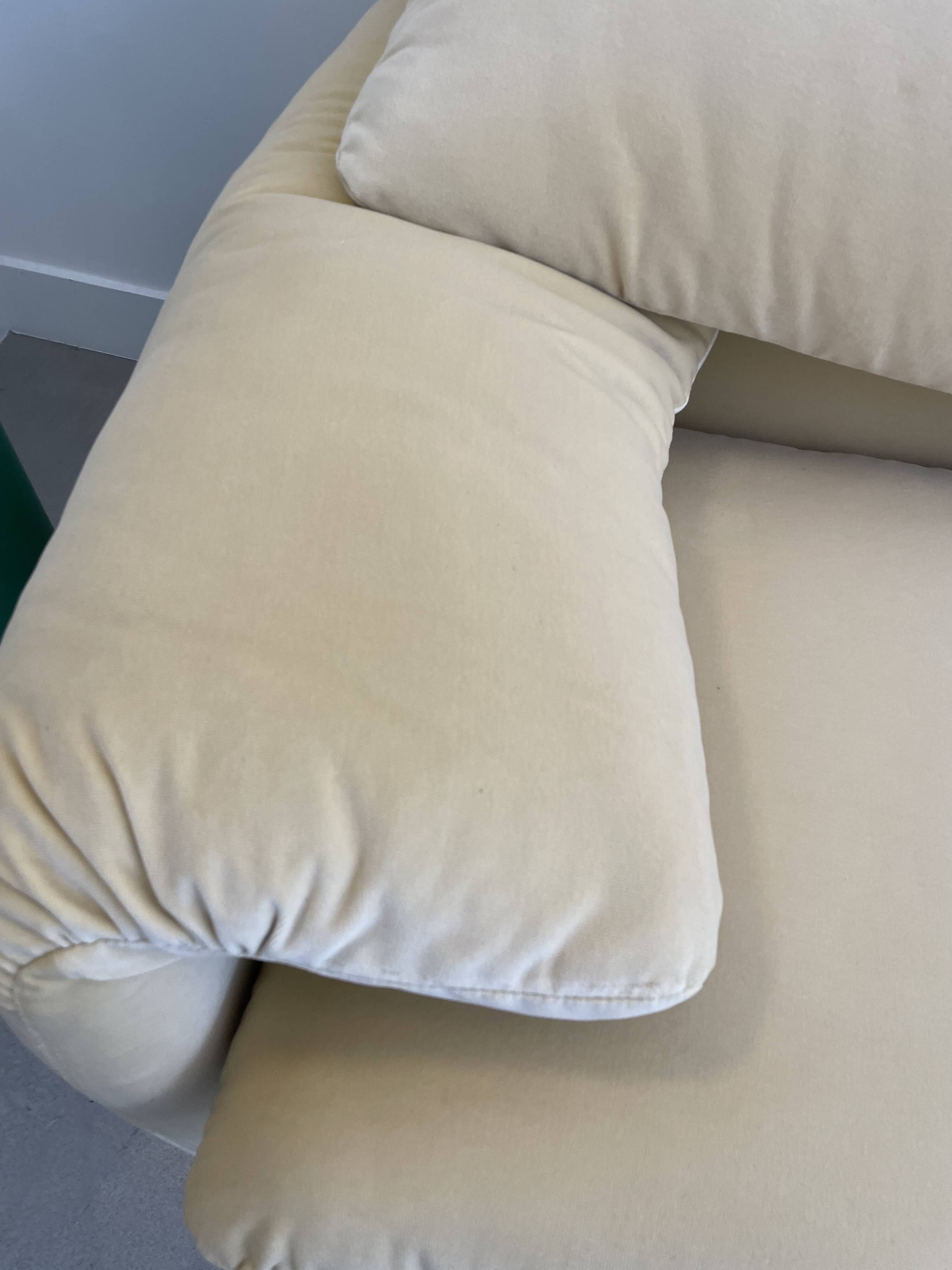 Maralunga 2-seater sofa by Vico Magistretti for Cassina