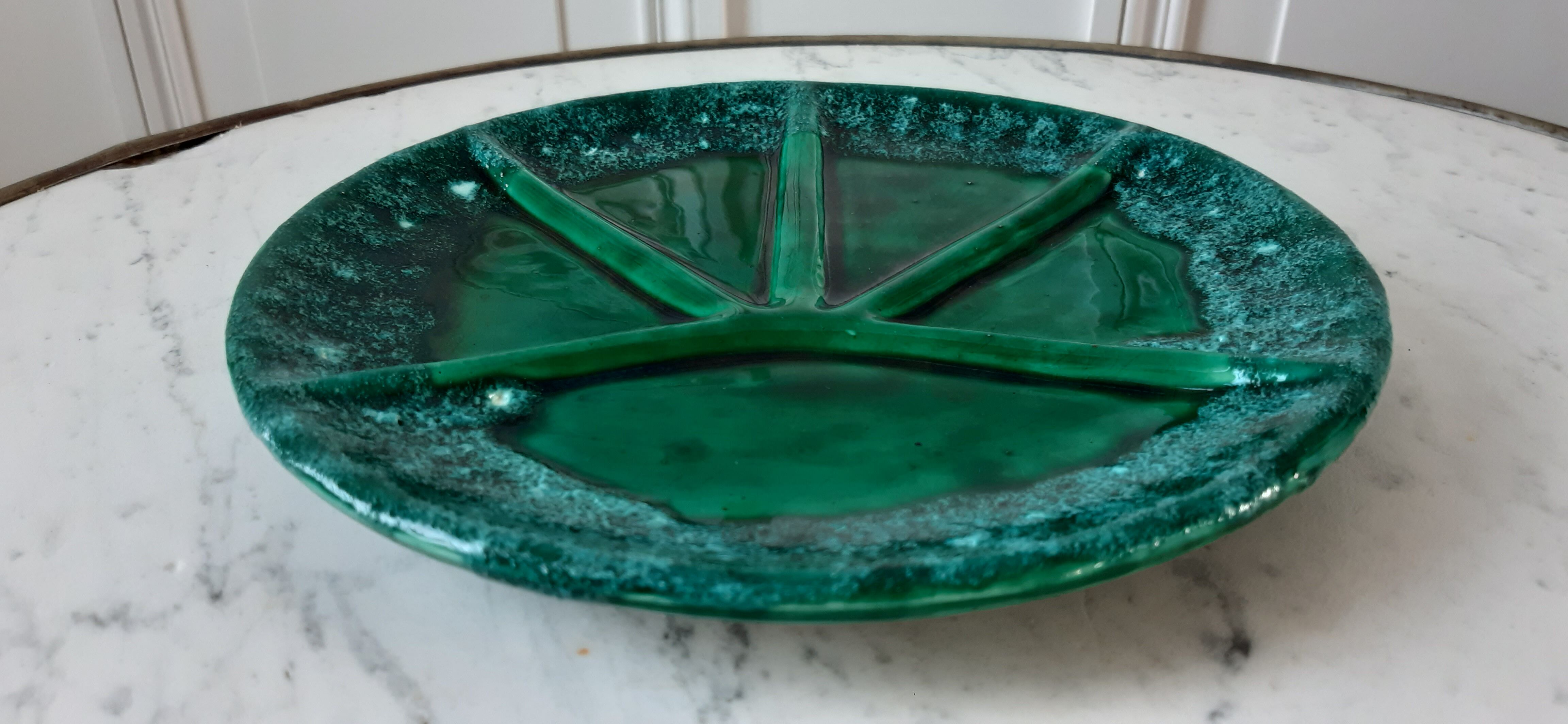 Plat Vallauris en céramique vert années 50-60